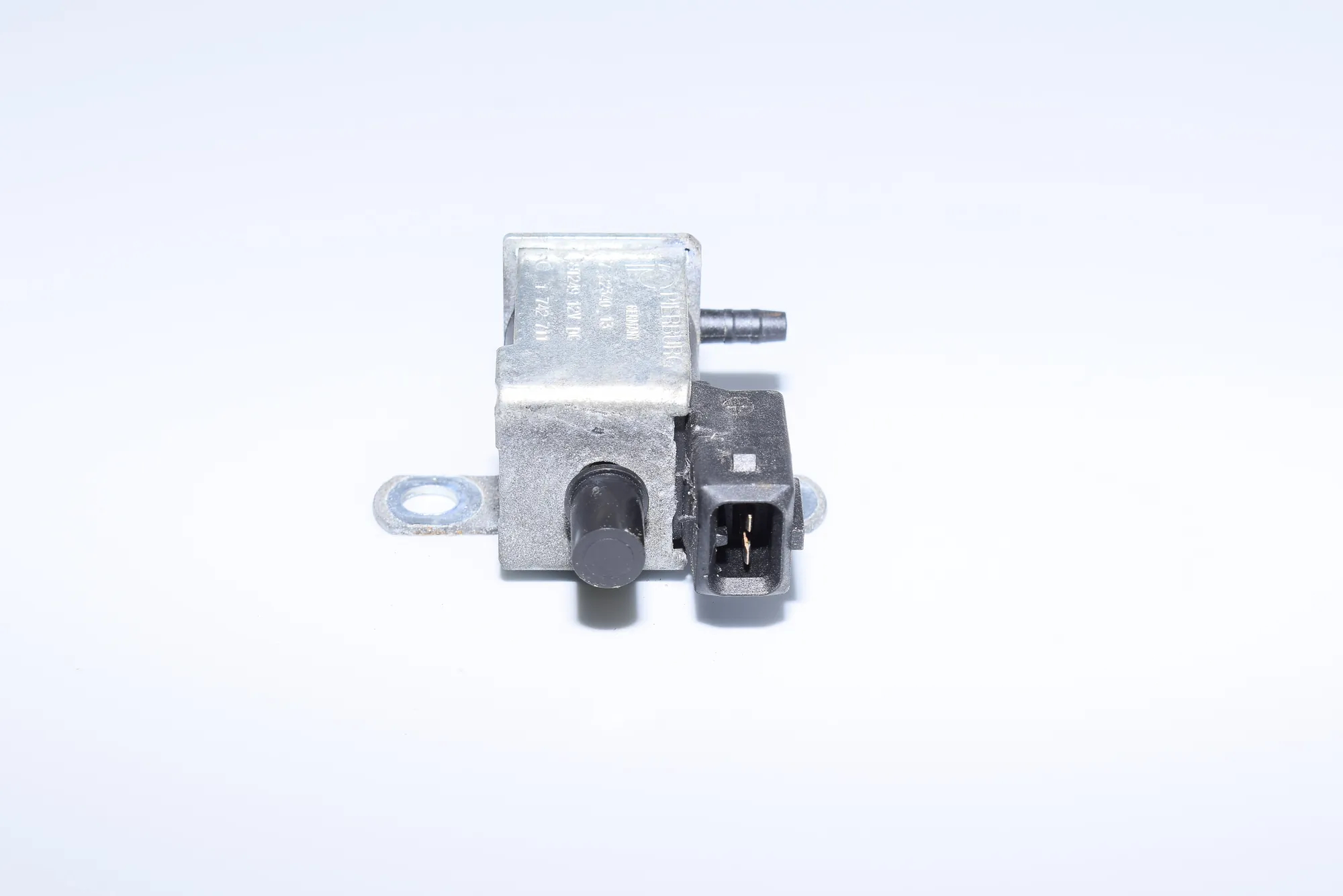 Solenoid Valve – OEM 1742711 · BMW 7 (E38) 1999 – 4
