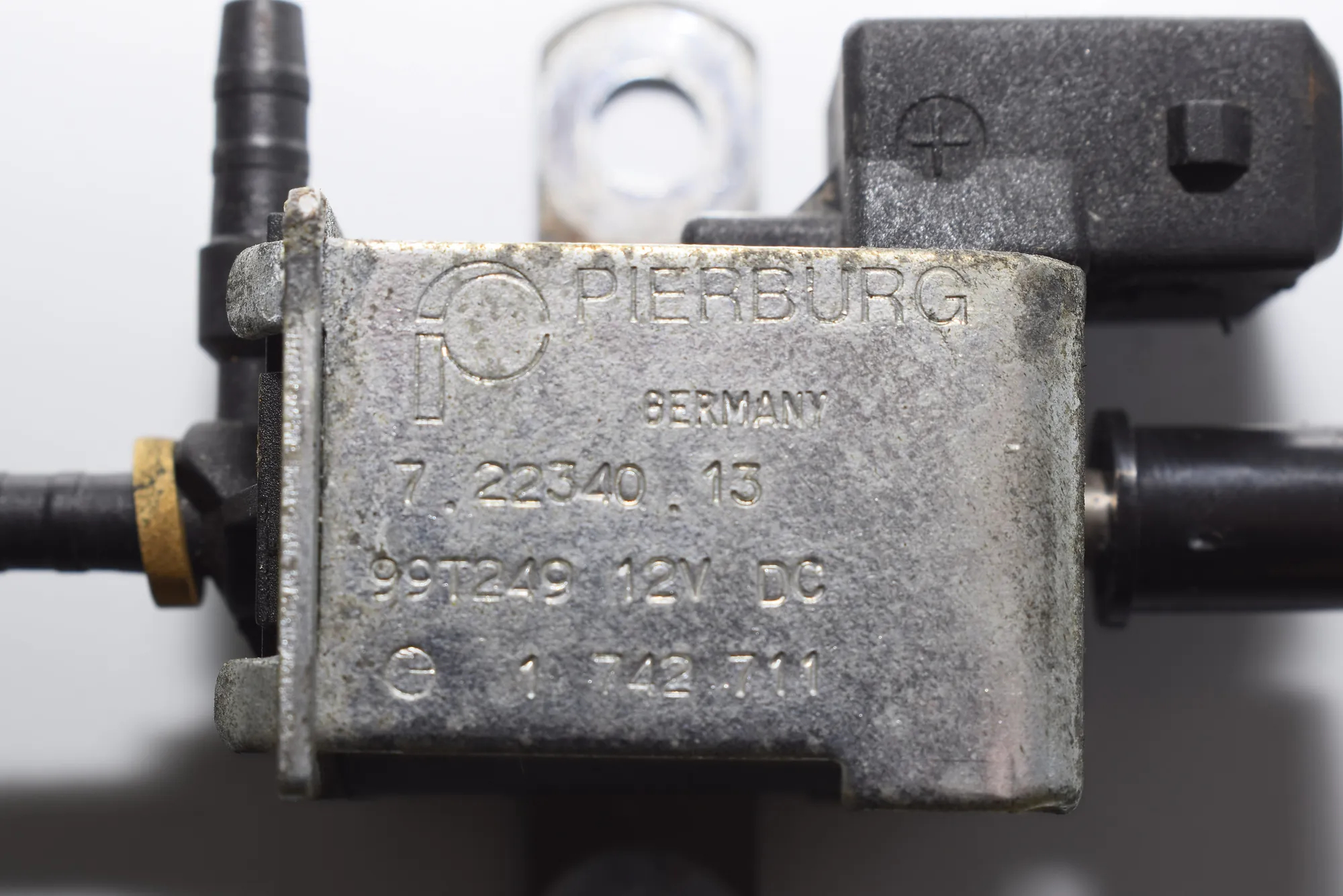 Solenoid Valve – OEM 1742711 · BMW 7 (E38) 1999 – 5