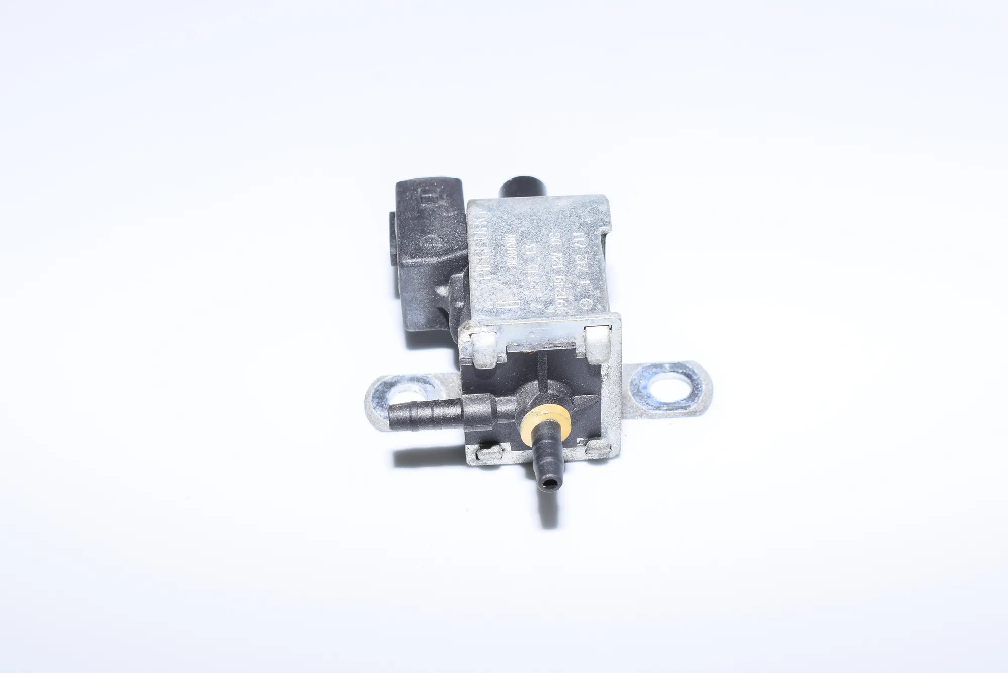 Solenoid Valve – OEM 1742711 · BMW 7 (E38) 1999 – 3