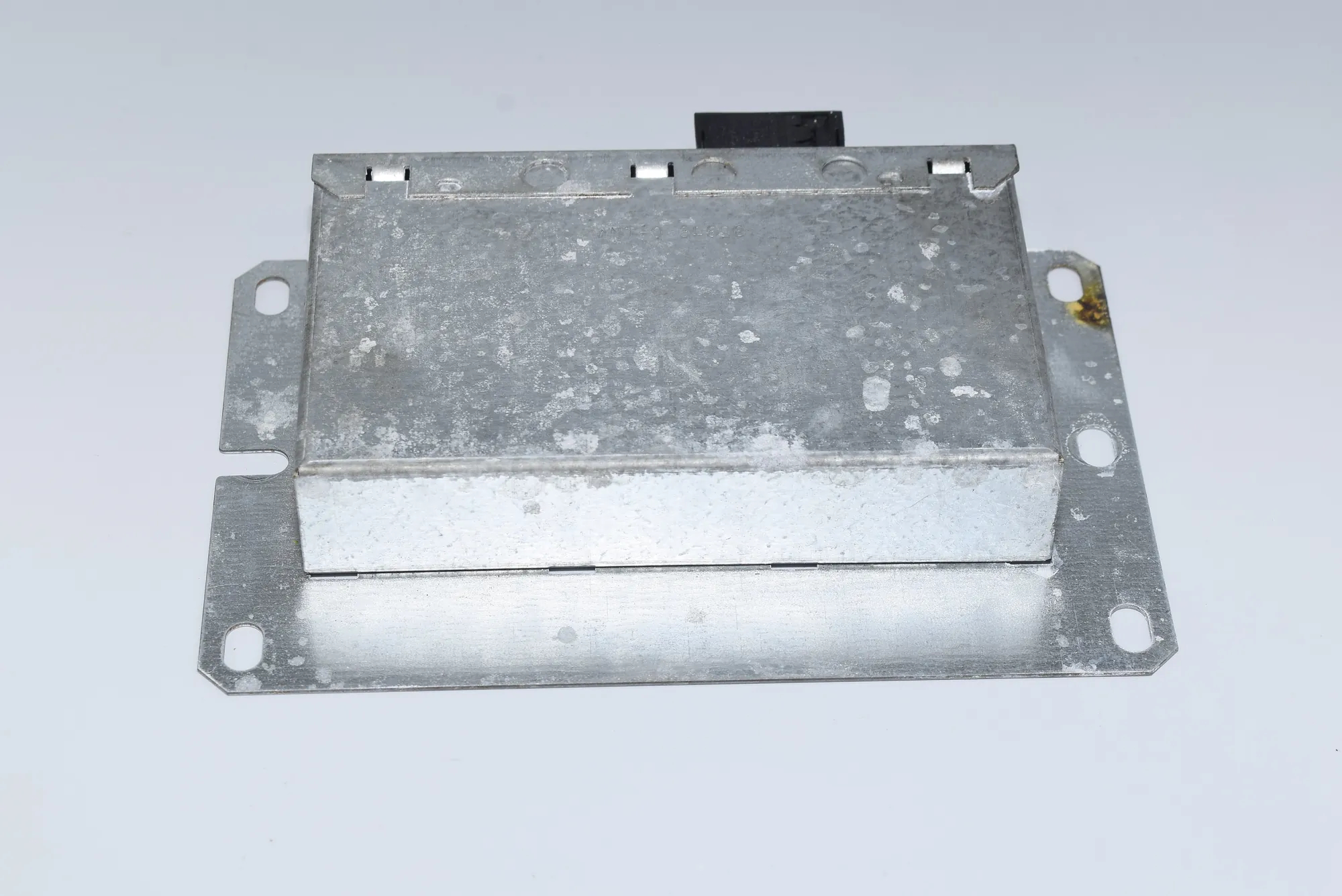 Antenna Amplifier – OEM 8385141 · BMW 7 (E38) 1999 – 4