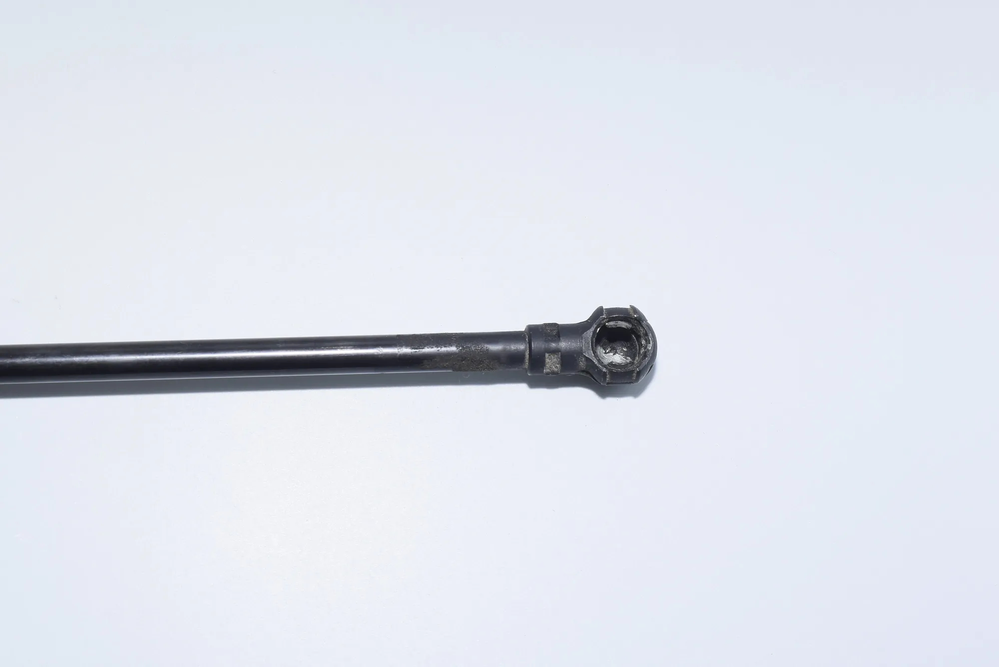 Front Right Bonnet Strut – OEM 8150077 · BMW 7 (E38) 1999 – 3
