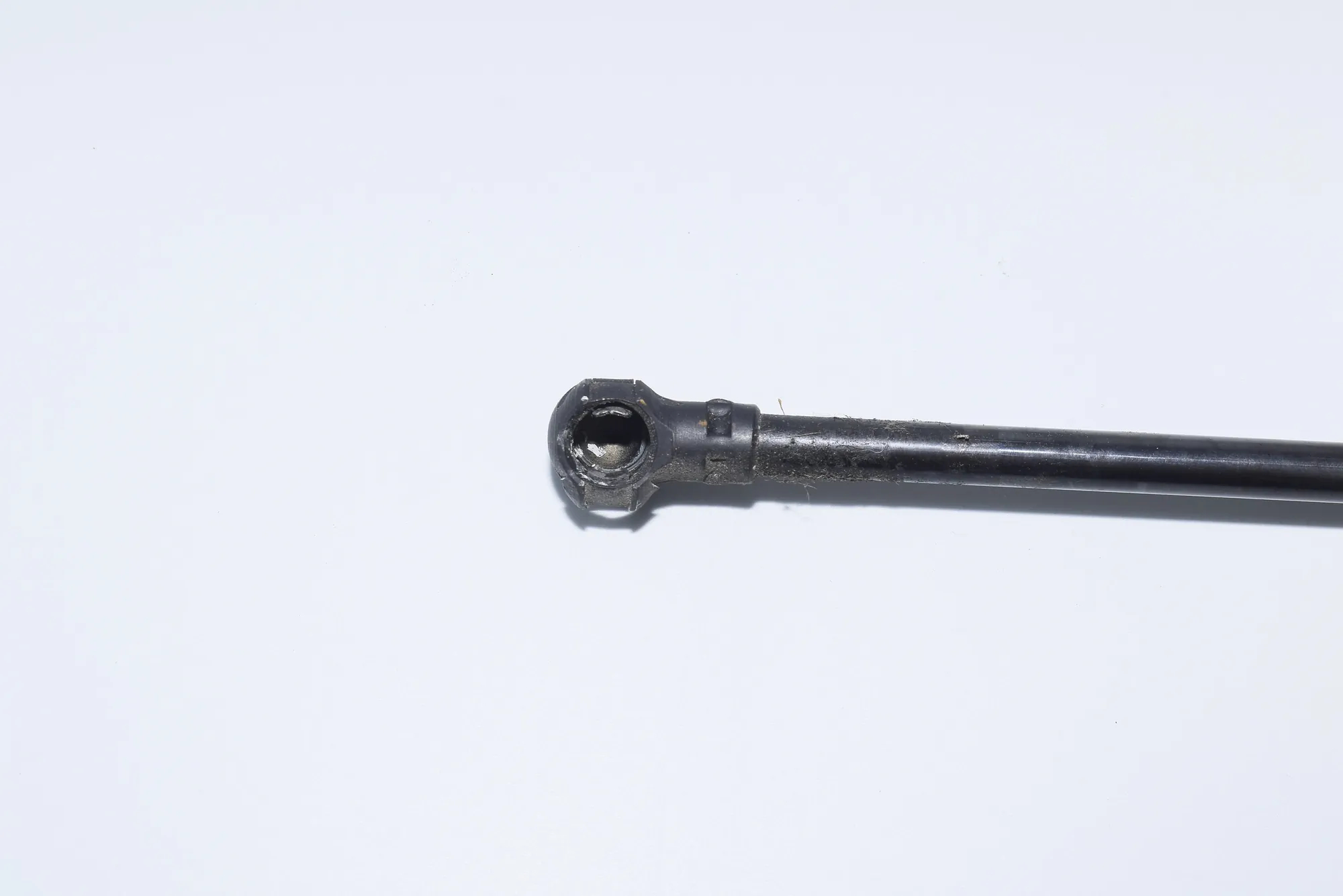 Front Left Bonnet Strut – OEM 8150077 · BMW 7 (E38) 1999 – 2