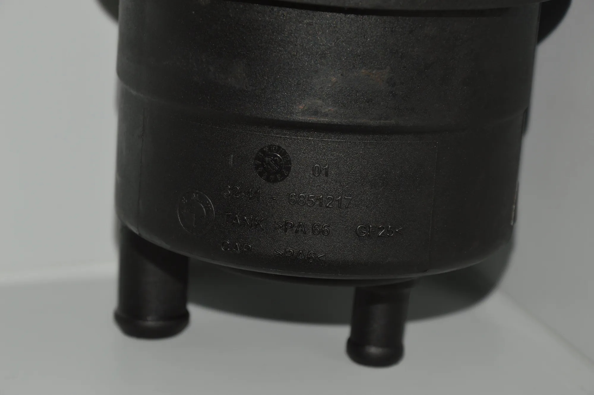 Power Steering Pump Tank – OEM 6851217 · BMW 5 (E39) 530 i 2001 – 4