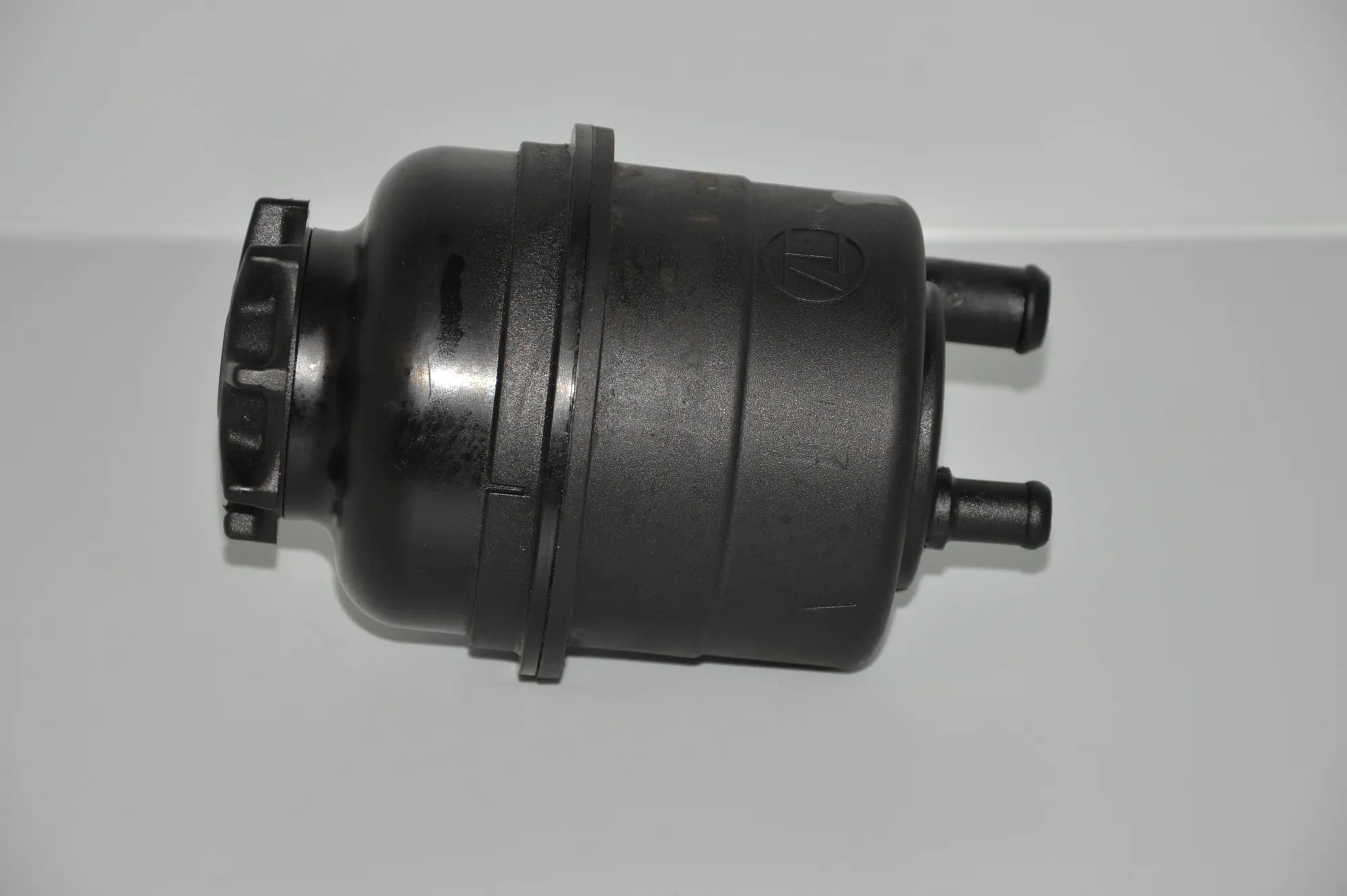 Power Steering Pump Tank – OEM 6851217 · BMW 5 (E39) 530 i 2001 – 2