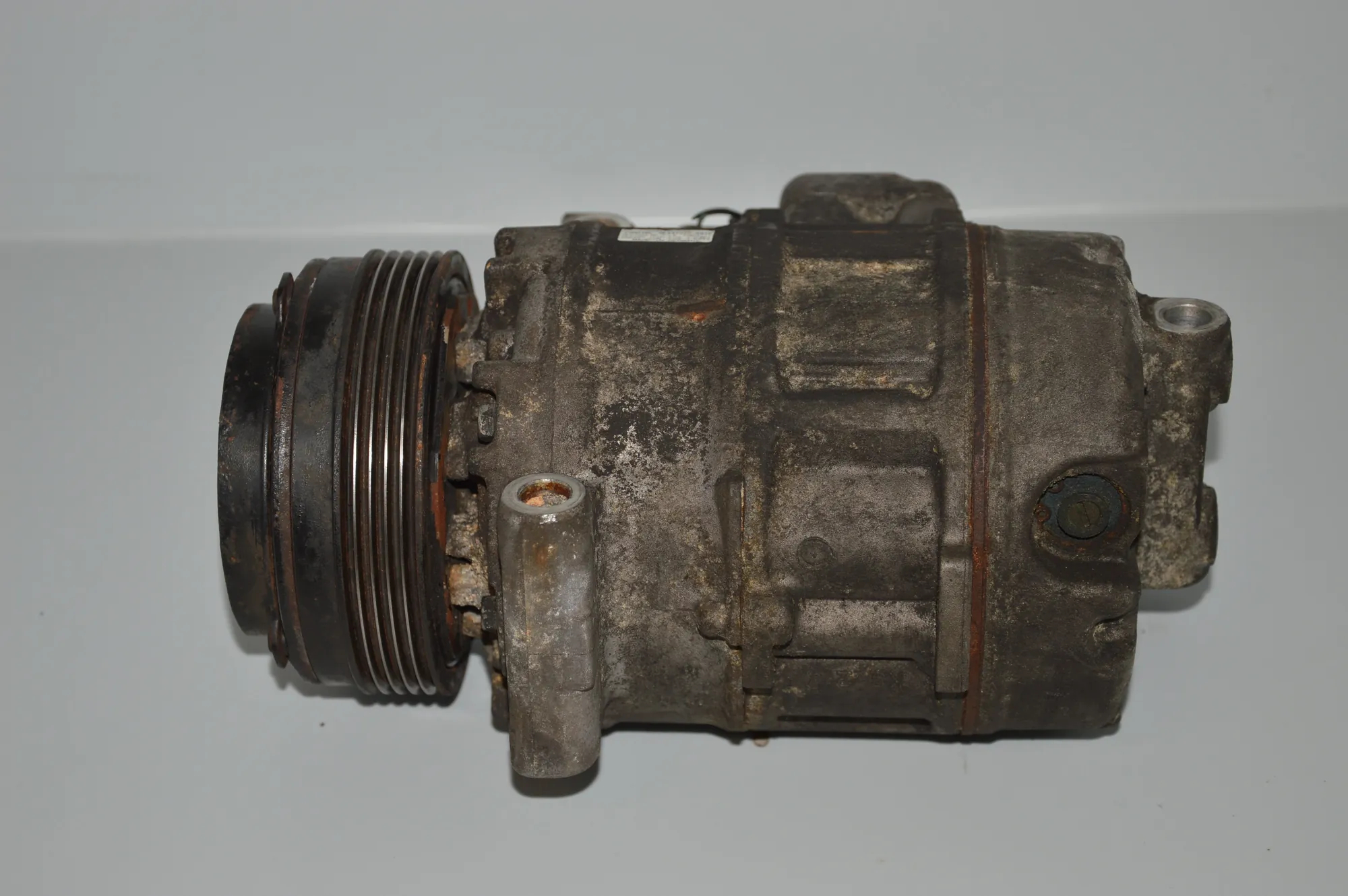 Air Condition A/C Pump – OEM 6910458 · BMW 5 (E39) 530 i 2001
