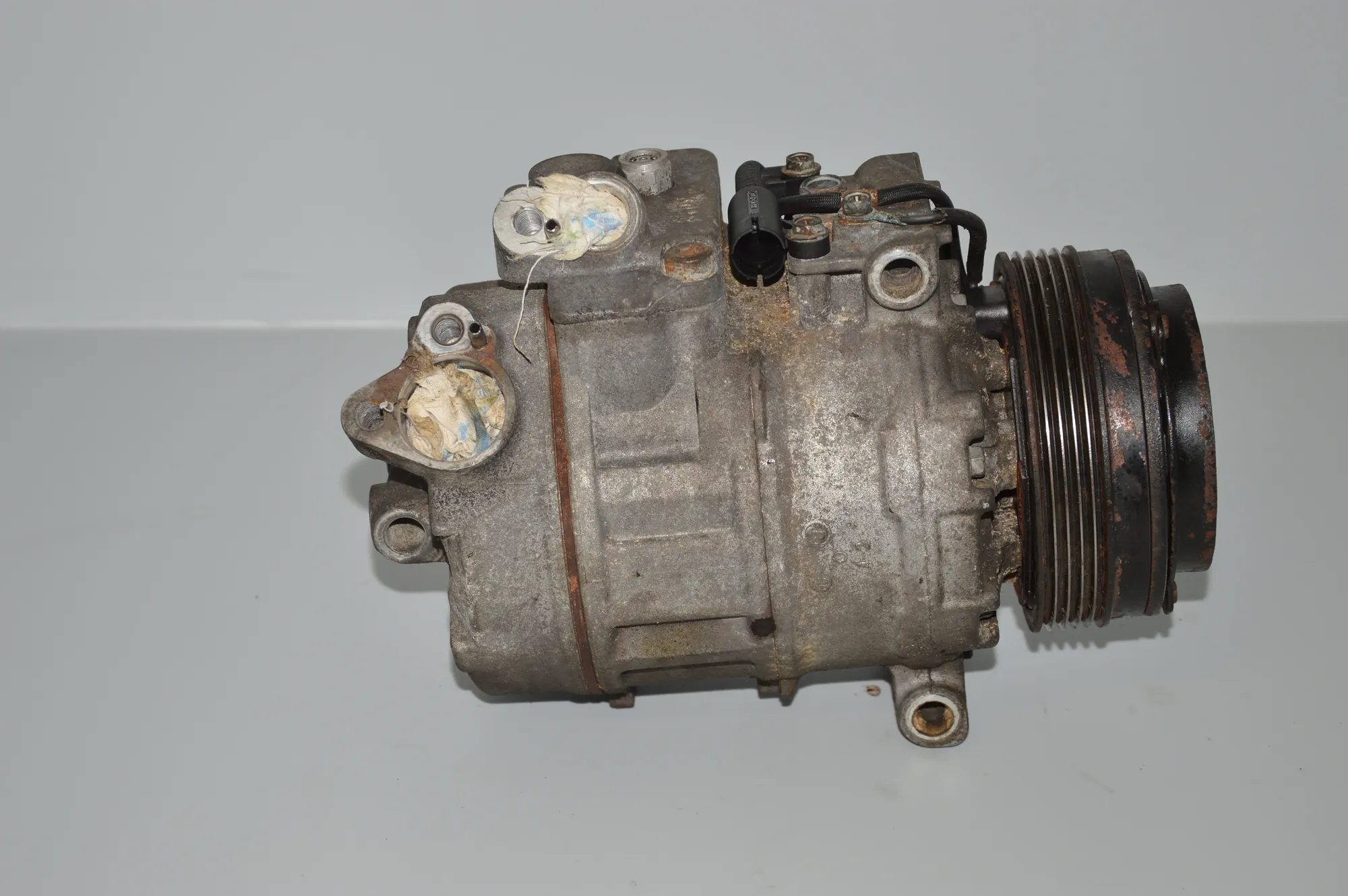 Air Condition A/C Pump – OEM 6910458 · BMW 5 (E39) 530 i 2001 – 4
