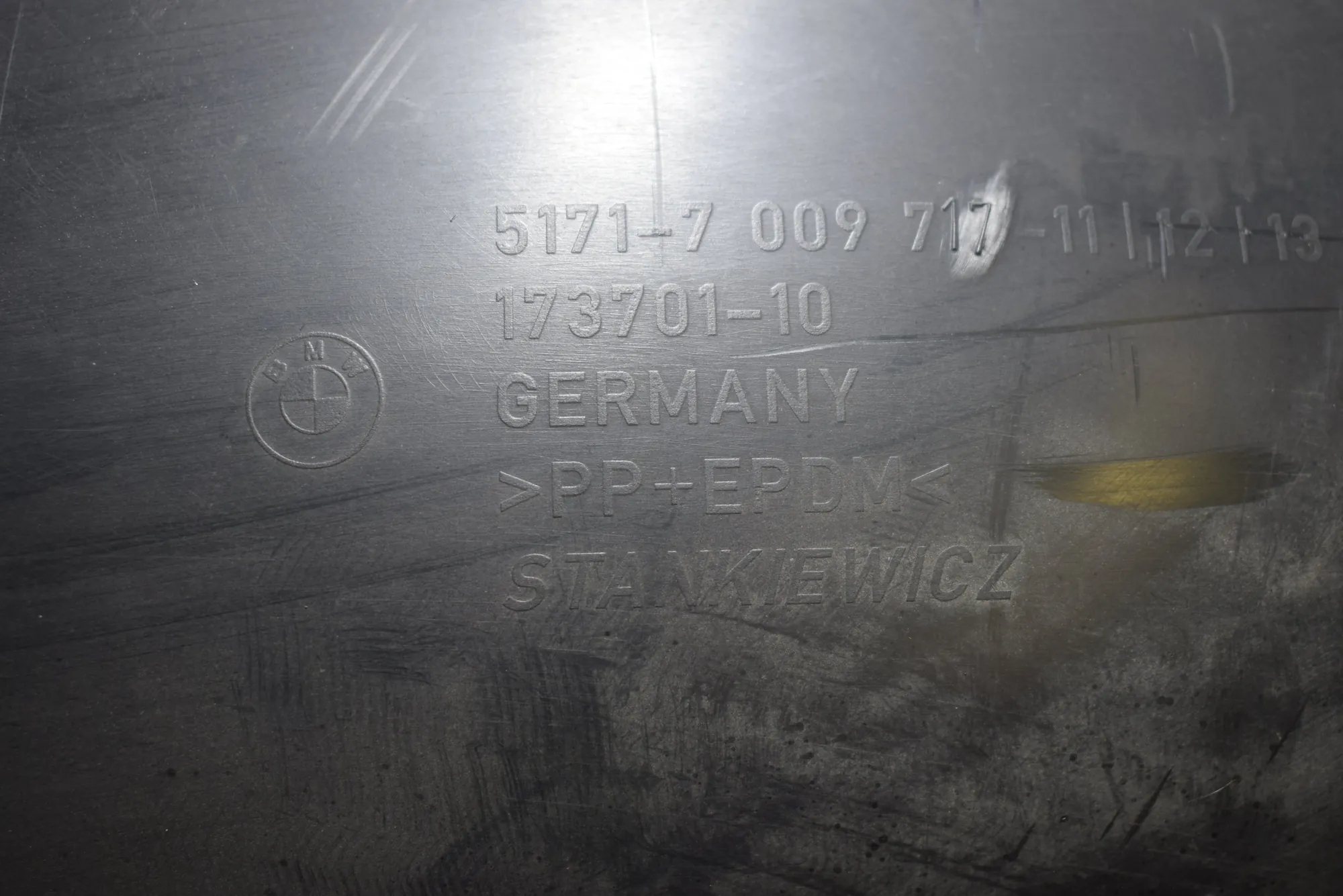 Rear Left Arch Liner – OEM 7009717 · BMW 6 (E63) 645 Ci 2004 – 3