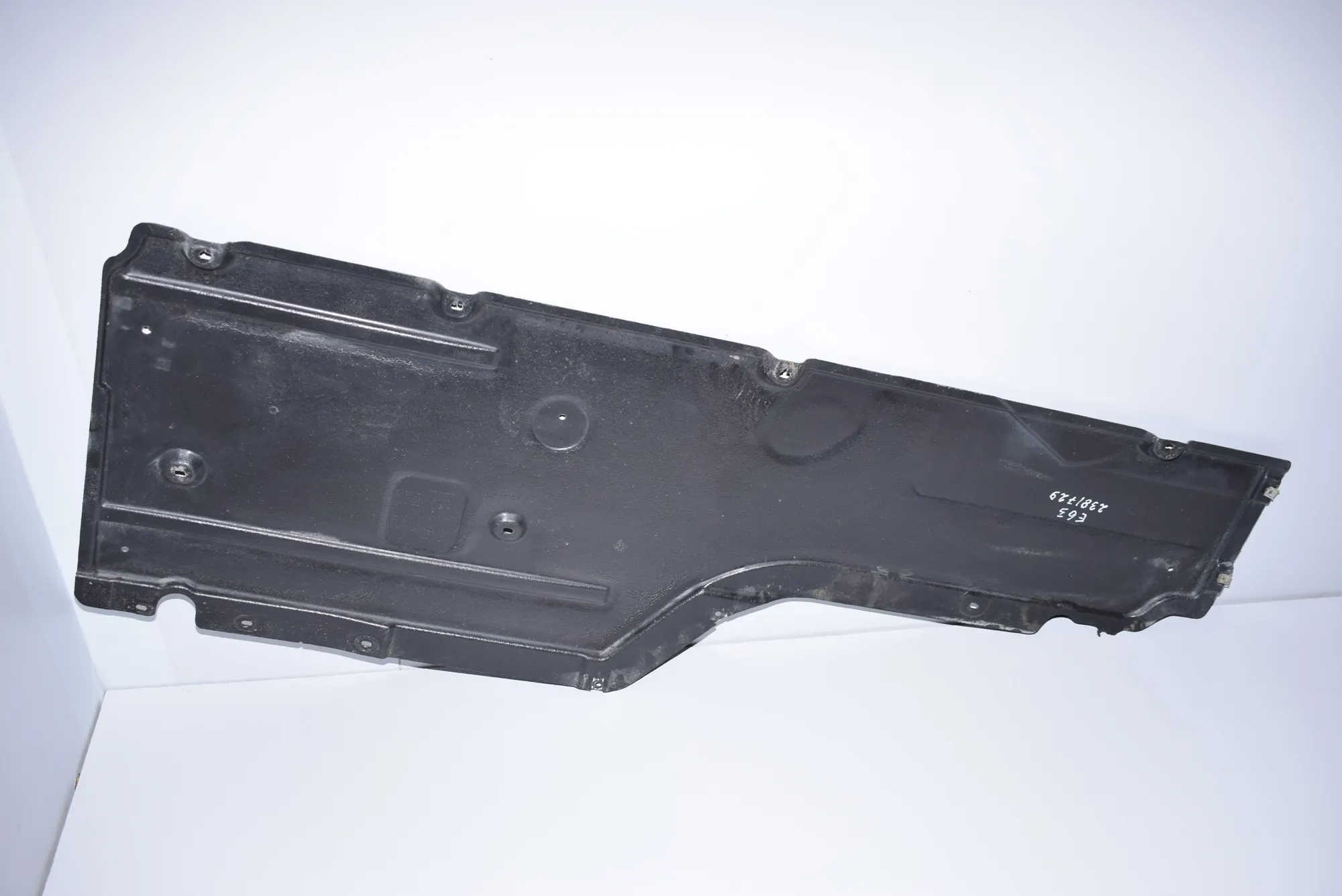 Right Side Underbody Cover – OEM 7485061 · BMW 6 (E63) 645 Ci 2004 – 2