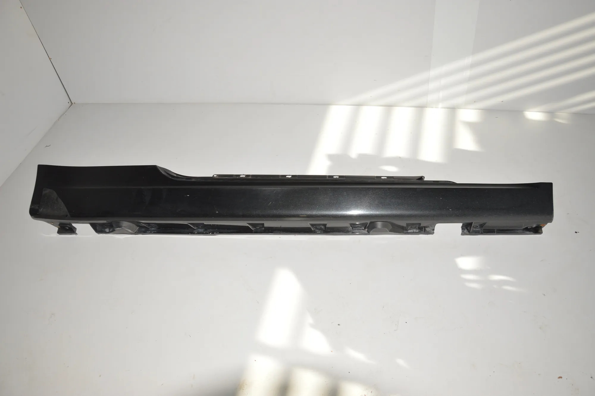 Right Side Plastic Sideskirt Cover – OEM 7008856 · BMW 6 (E63) 645 Ci 2004