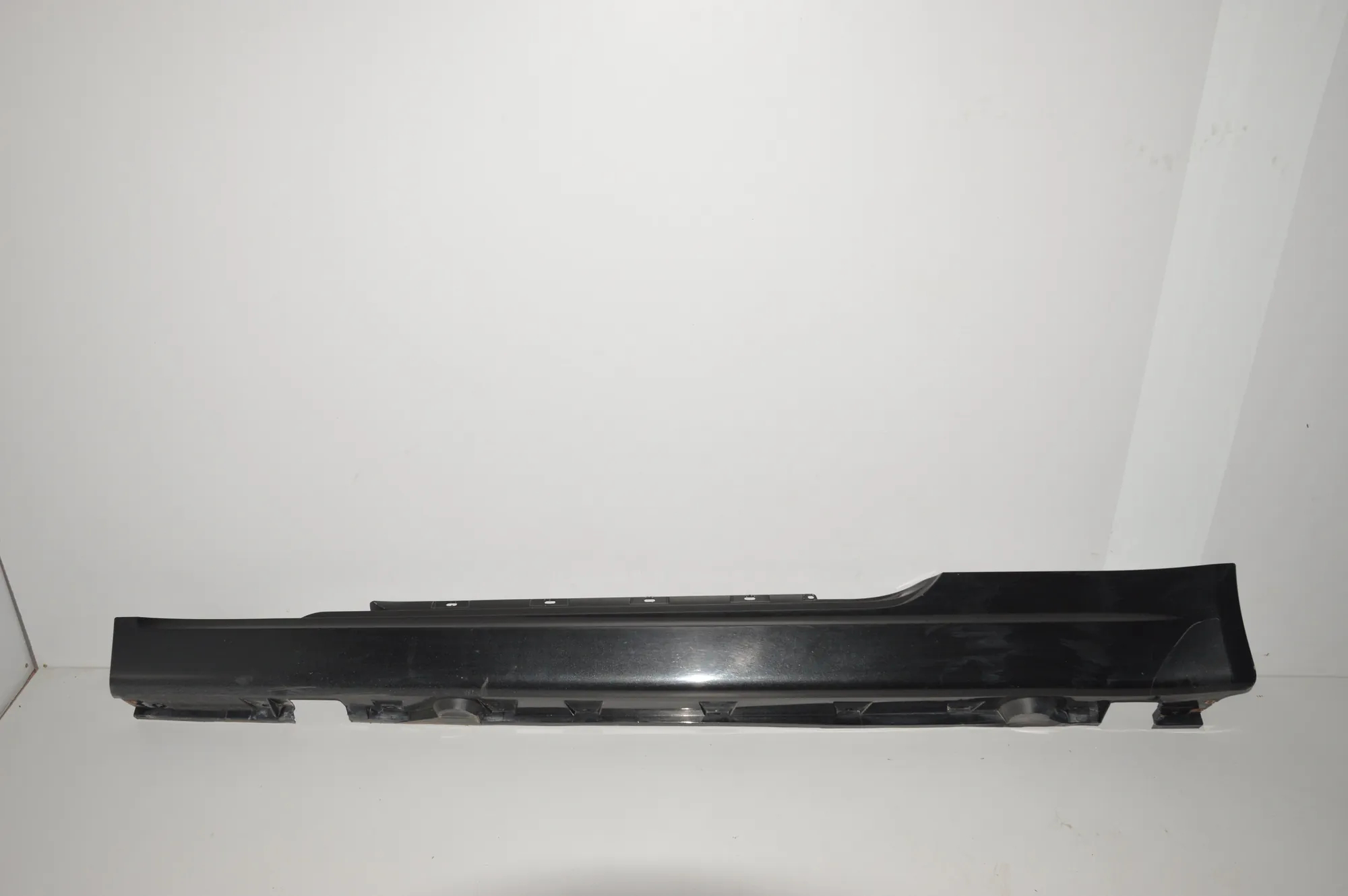 Left Side Plastic Sideskirt Cover – OEM 7008855 · BMW 6 (E63) 645 Ci 2004