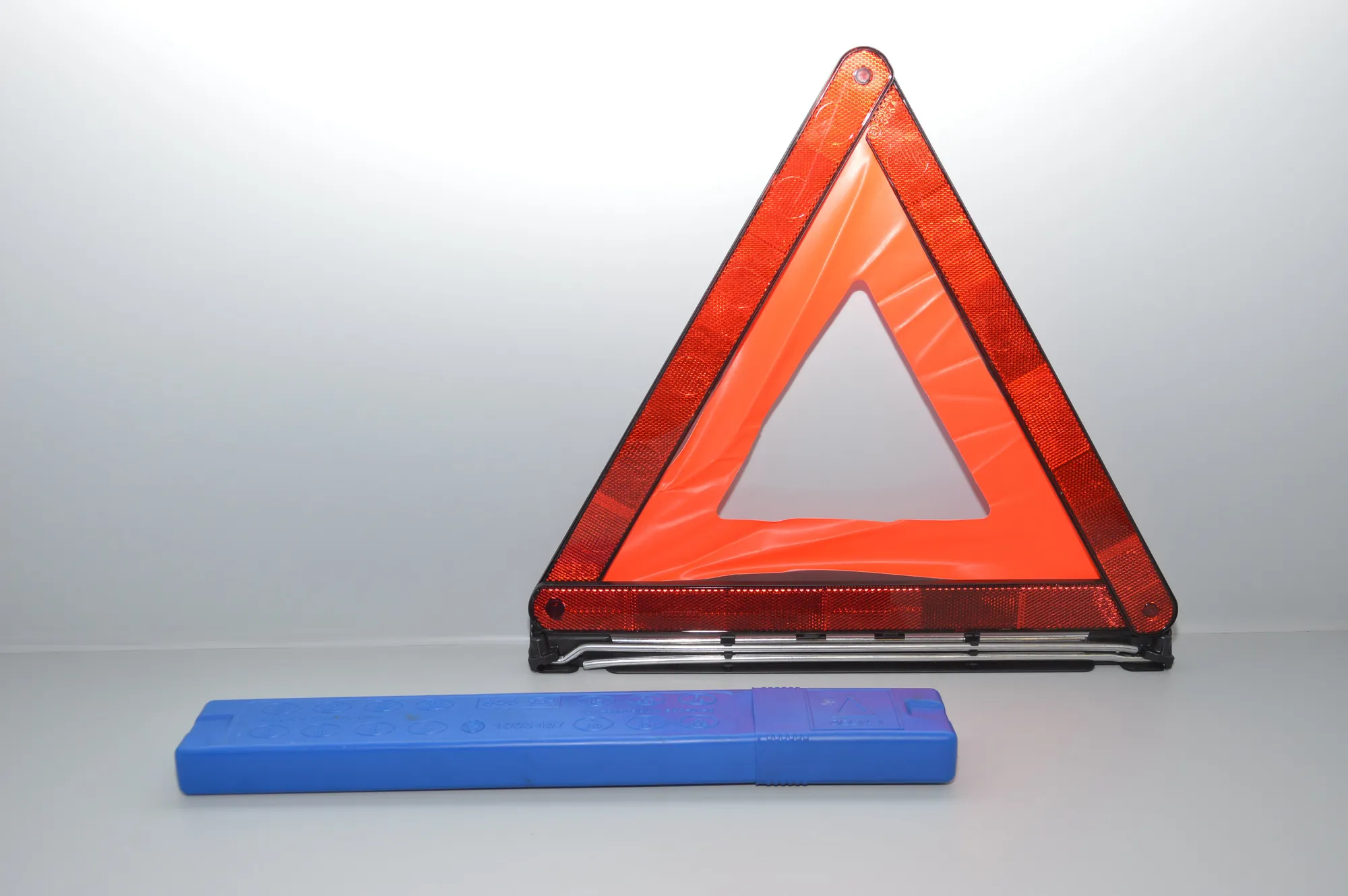 Warning Triangle – OEM 1095457 · BMW 6 (E63) 645 Ci 2004 – 2