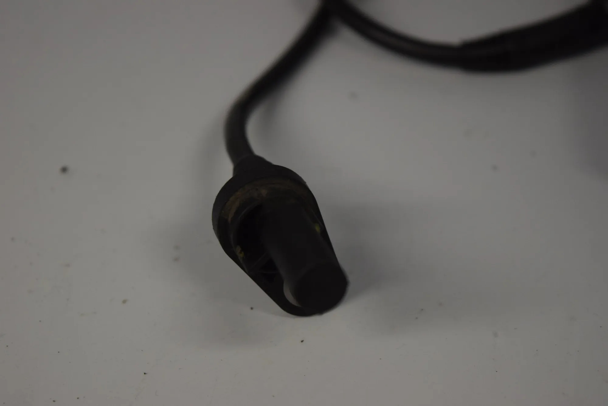 Front Right ABS Sensor – OEM 6908705 · BMW 6 (E63) 645 Ci 2004 – 2