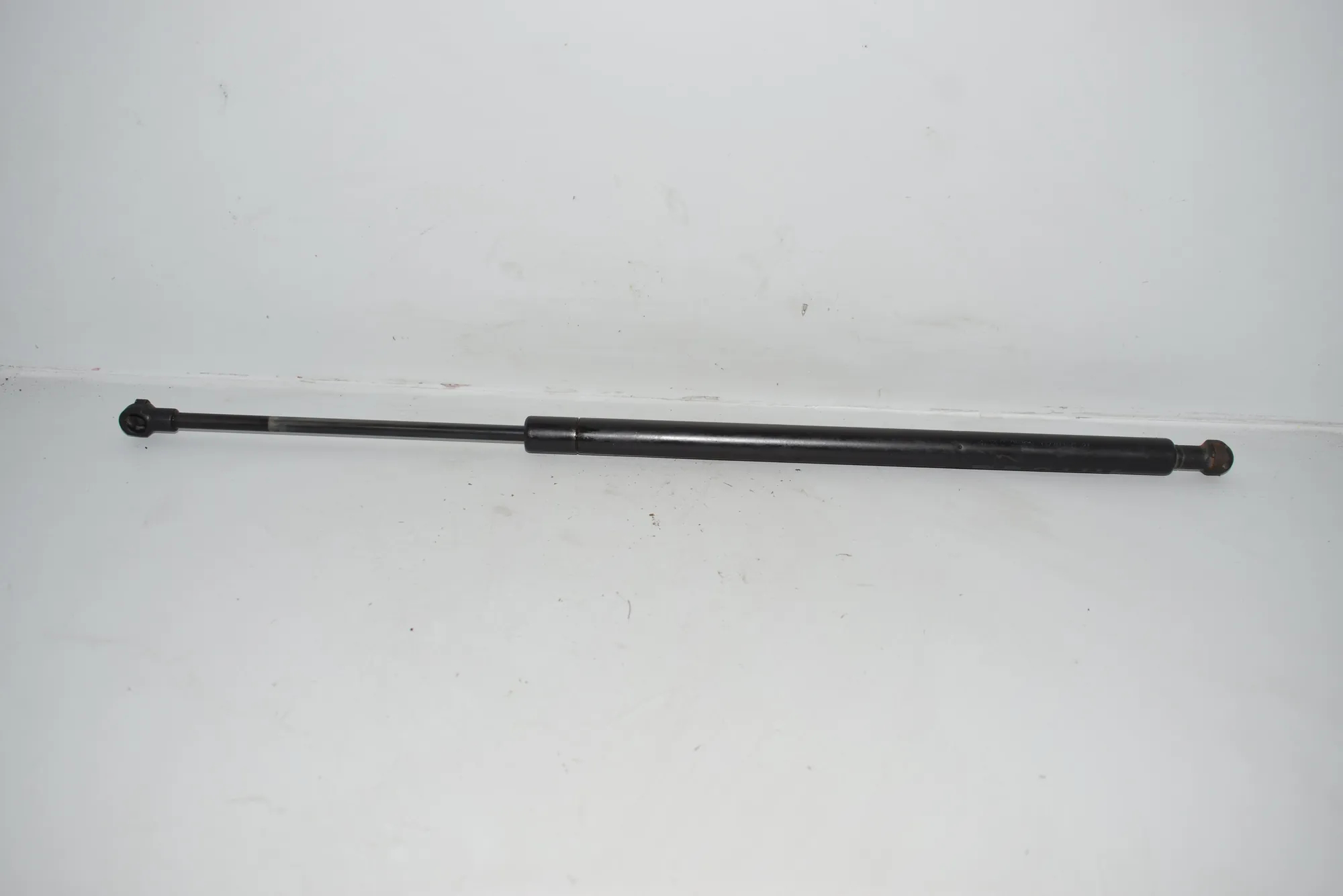 Left Side Tailgate Gas Strut – OEM 8402405 · BMW X5 (E53) 4.4 i 2003 – 2