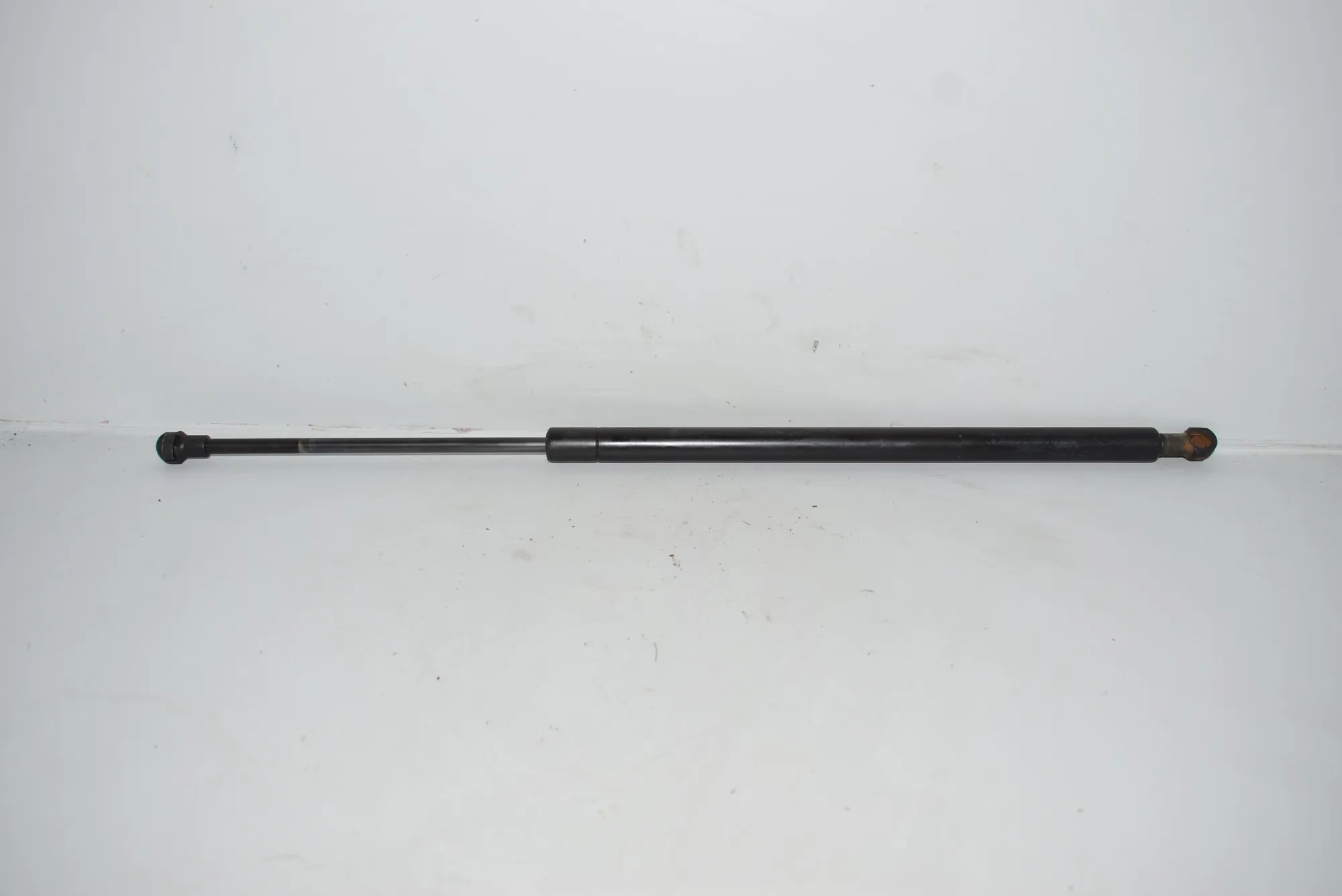 Left Side Tailgate Gas Strut – OEM 8402405 · BMW X5 (E53) 4.4 i 2003