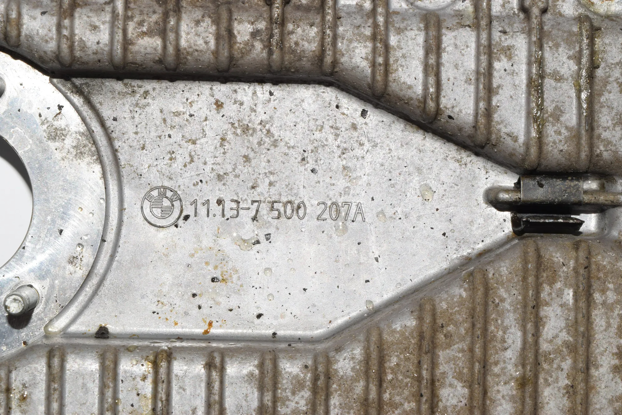 Other Engine Compartment Parts – OEM 7500207 · BMW X5 (E53) BMW X5 (E53) 4.6 is 2005 – 3