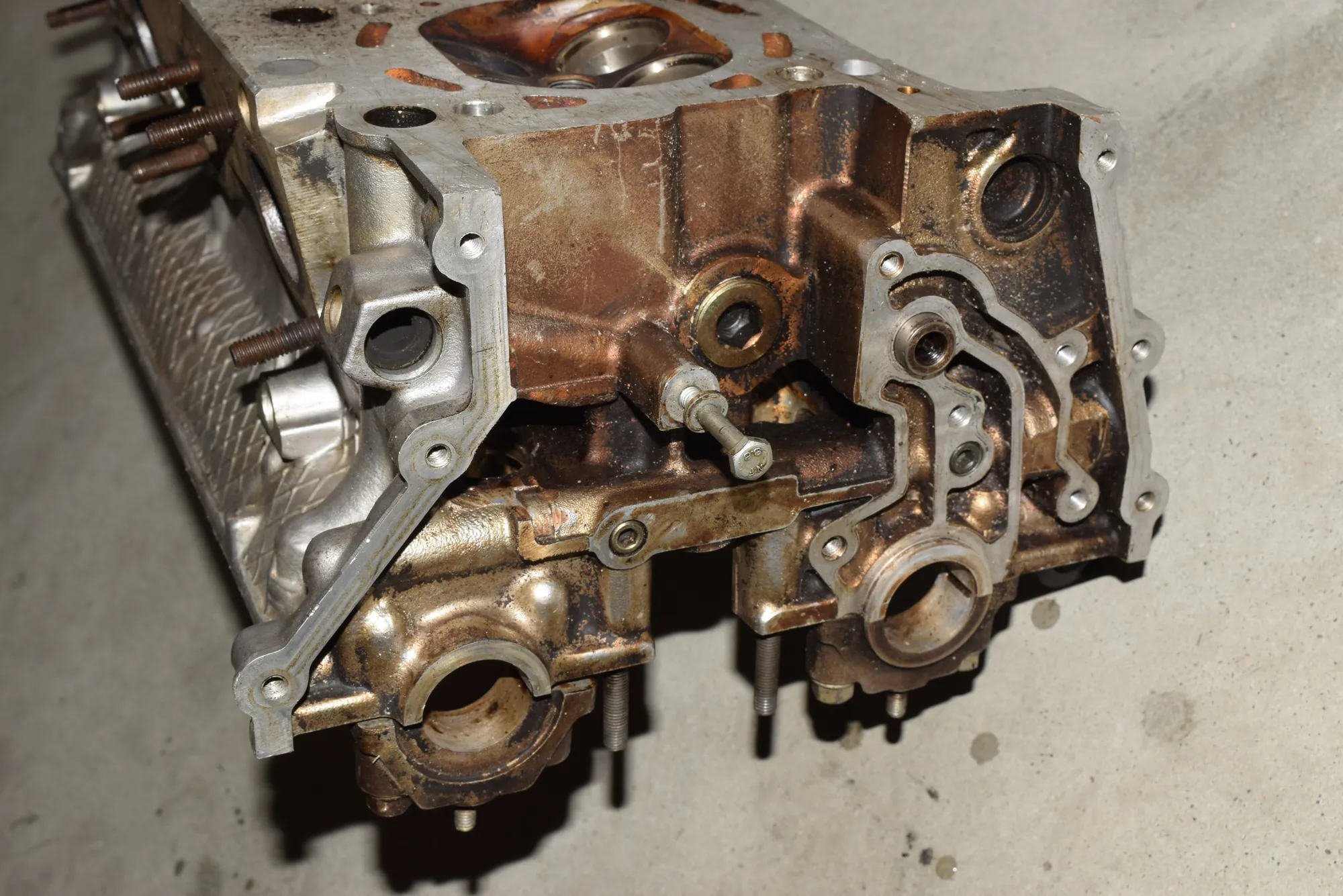 Engine Cylinder Head – OEM 1745465 · BMW X5 (E53) BMW X5 (E53) 4.6 is 2005 – 7