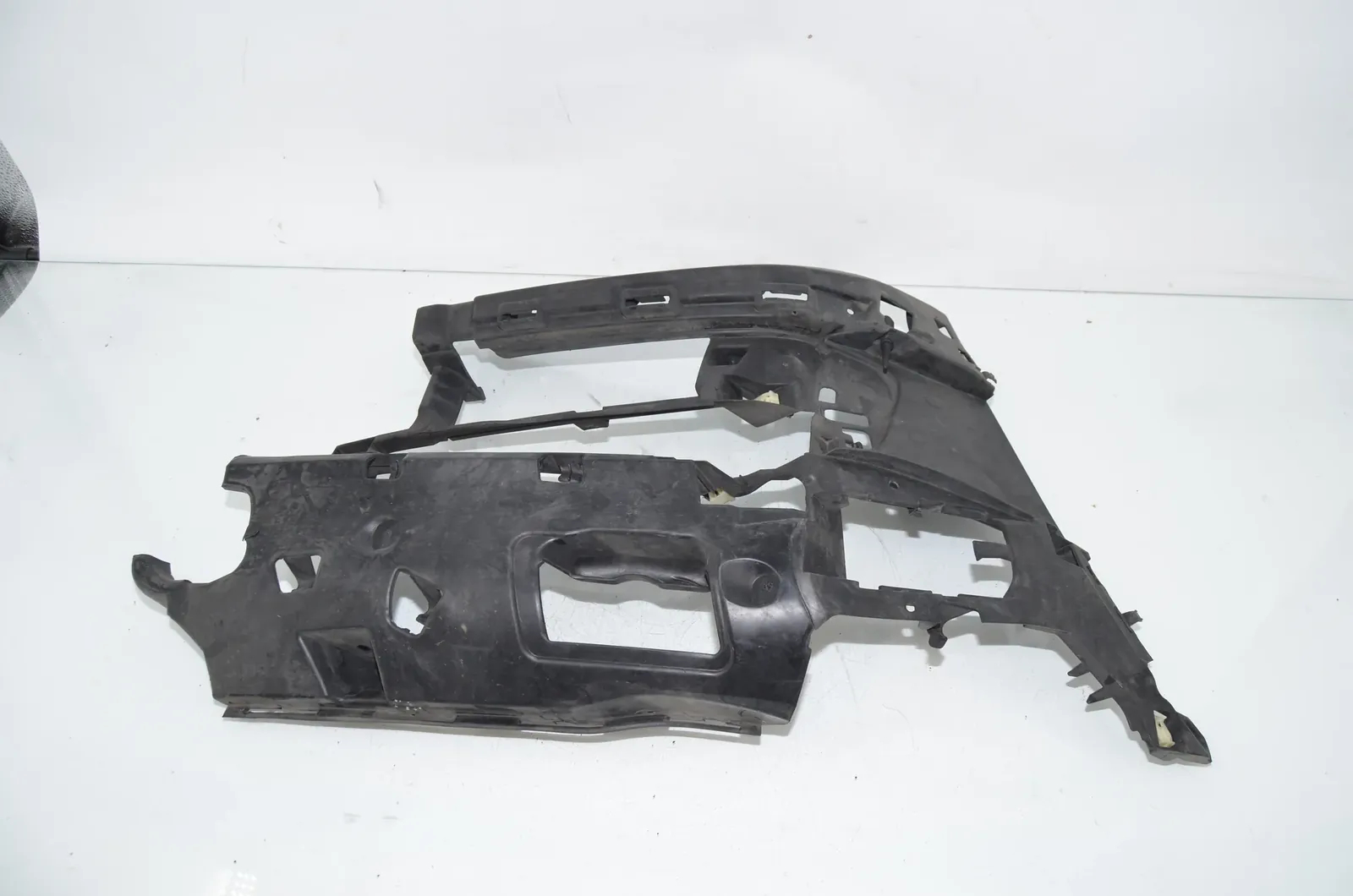 Front Right Bumper Bracket – OEM 7357230 · BMW 7 (G11, G12) 750 d, Ld xDrive 2016 – 3