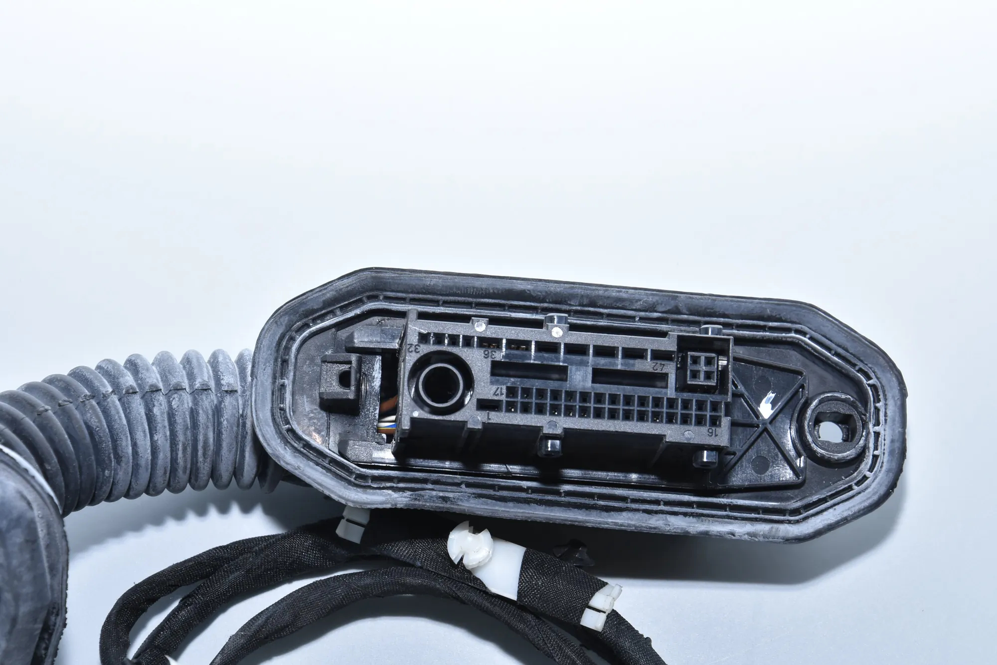 Rear Right Door Wiring – OEM 9256017 · BMW 5 Touring (F11) BMW 5 Touring (F11) 2011 – 2