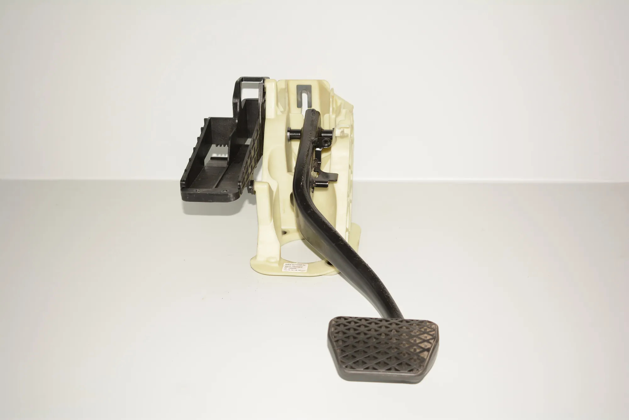 Brake Pedal – OEM 6775368 · BMW 5 (F10) BMW 5 (F10) 2014