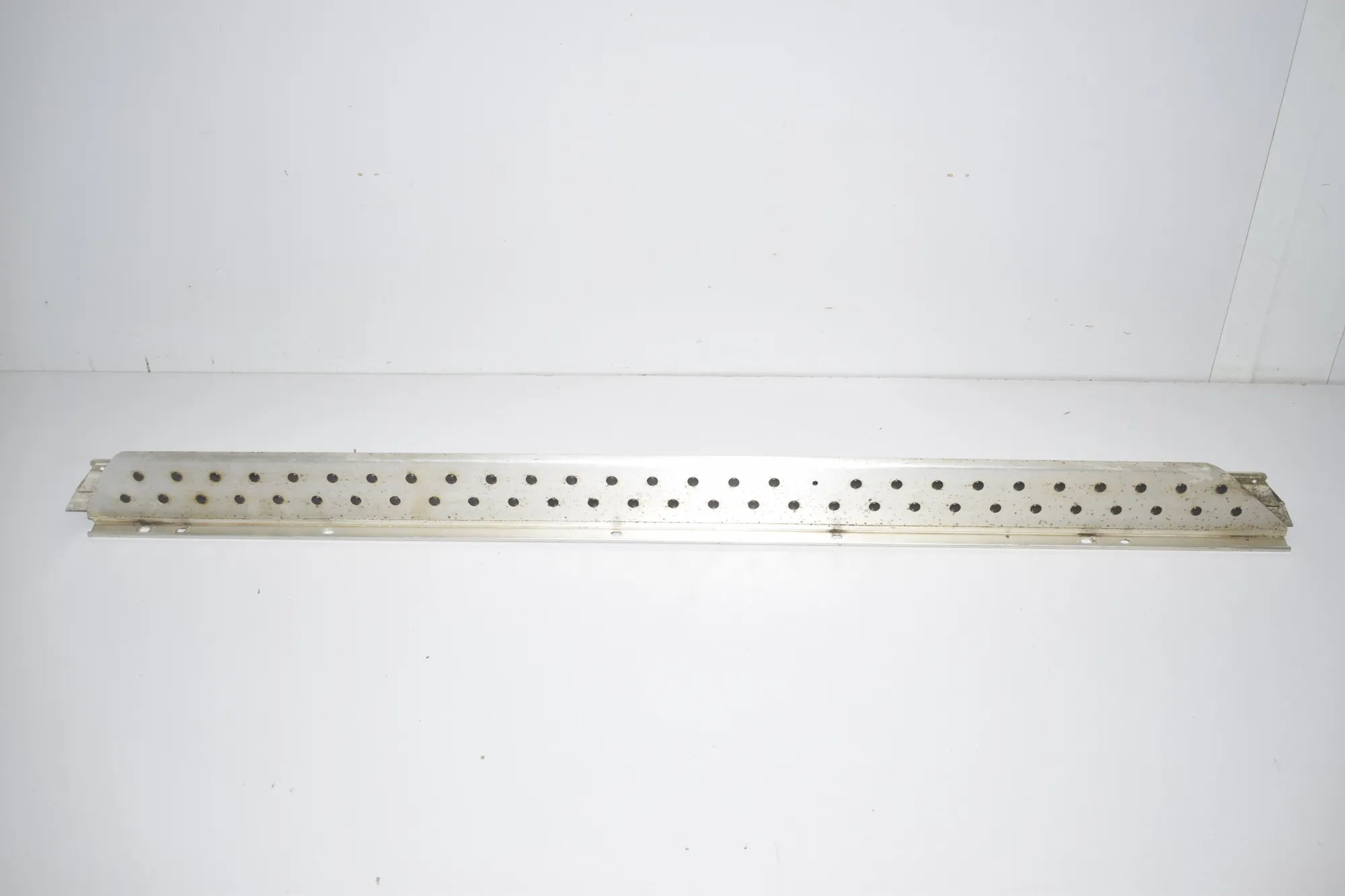 Left Side Metalic Sideskirt Cover – OEM 8403077 · BMW X5 (E53) 4.6 is 2003