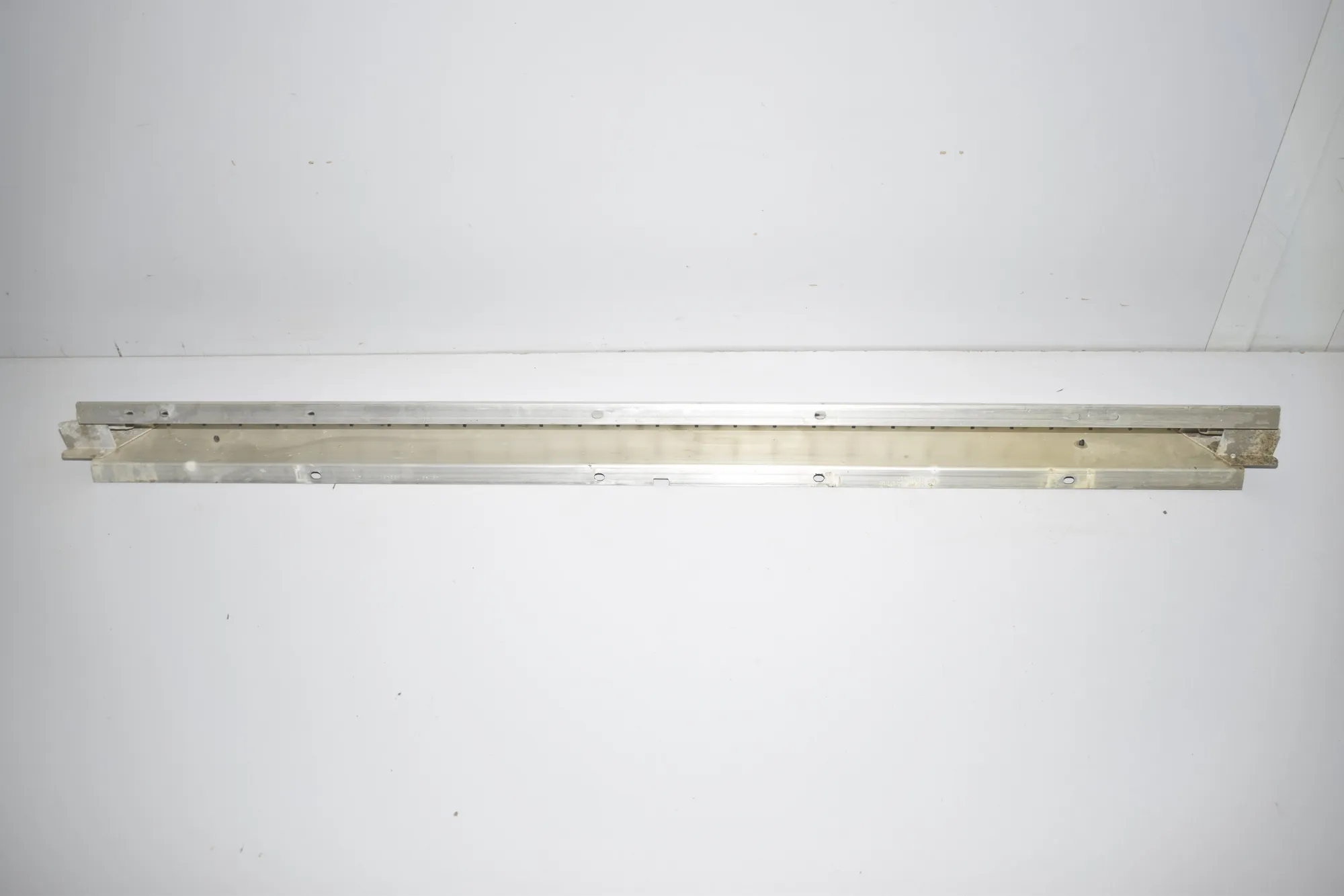 Left Side Metalic Sideskirt Cover – OEM 8403077 · BMW X5 (E53) 4.6 is 2003 – 2
