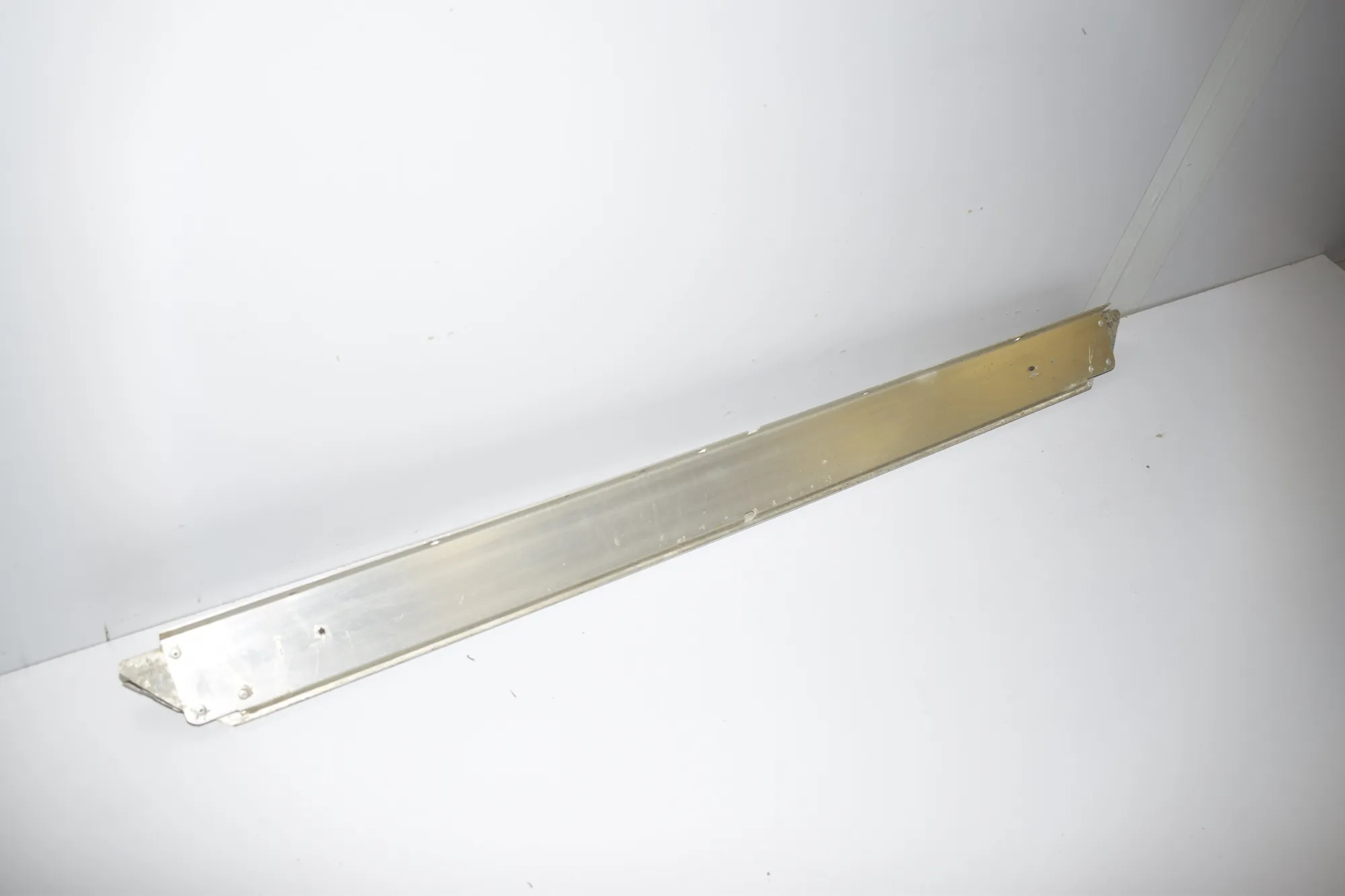 Left Side Metalic Sideskirt Cover – OEM 8403077 · BMW X5 (E53) 4.6 is 2003 – 4