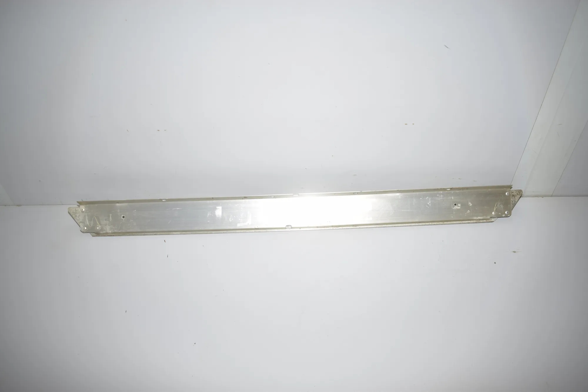 Left Side Metalic Sideskirt Cover – OEM 8403077 · BMW X5 (E53) 4.6 is 2003 – 3