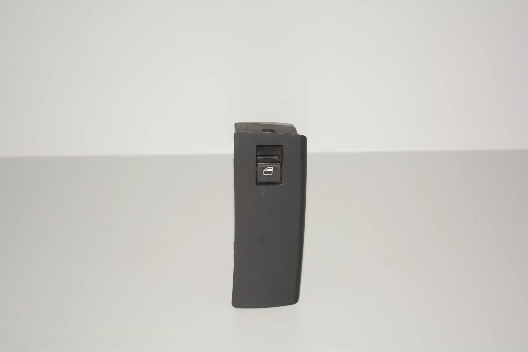 Front Left Door Window Switch – OEM 6937484 · BMW X5 (E53) 4.6 is 2003