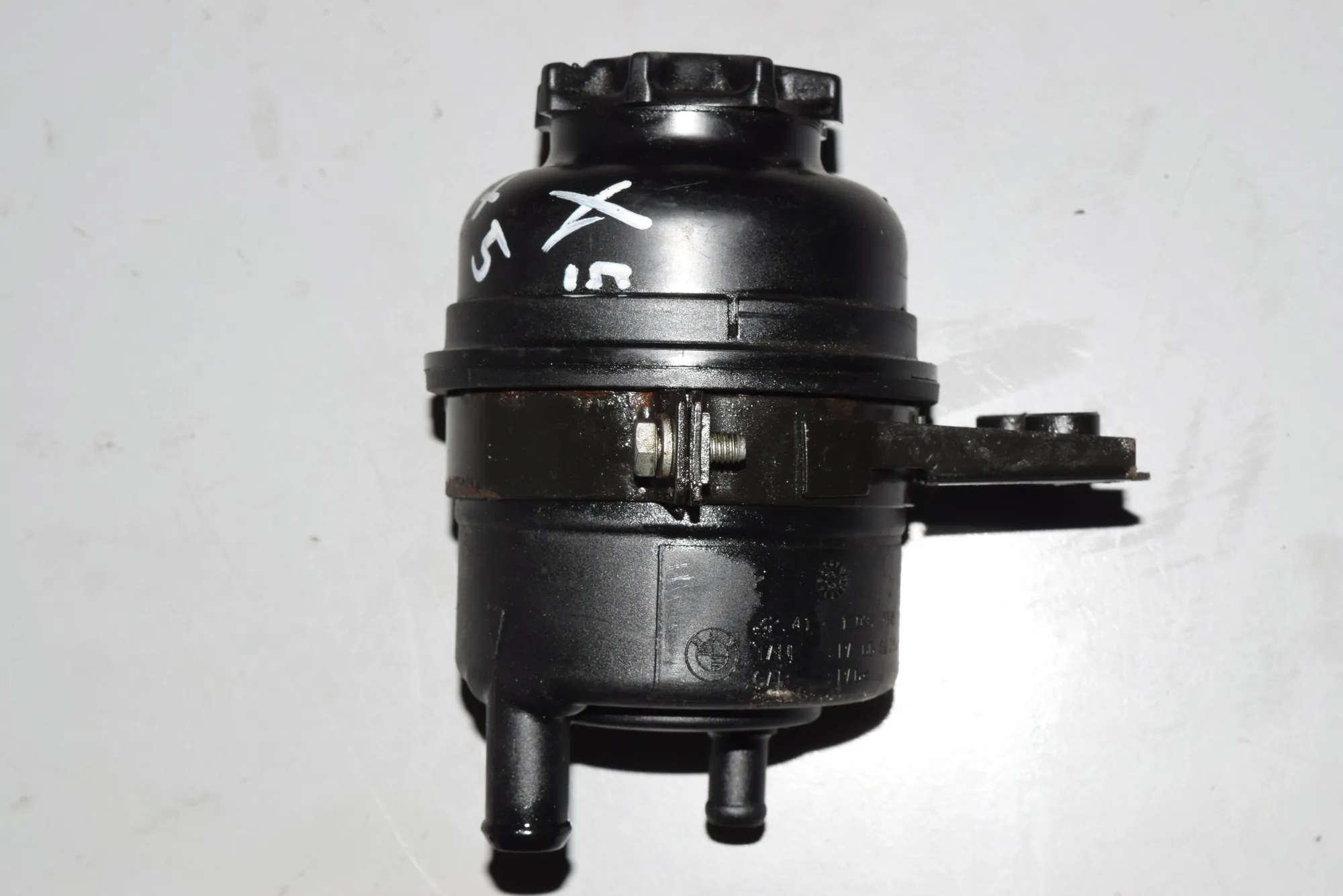 Power Steering Pump Tank – OEM 1097164 · BMW X5 (E53) BMW X5 (E53) 2002 – 2