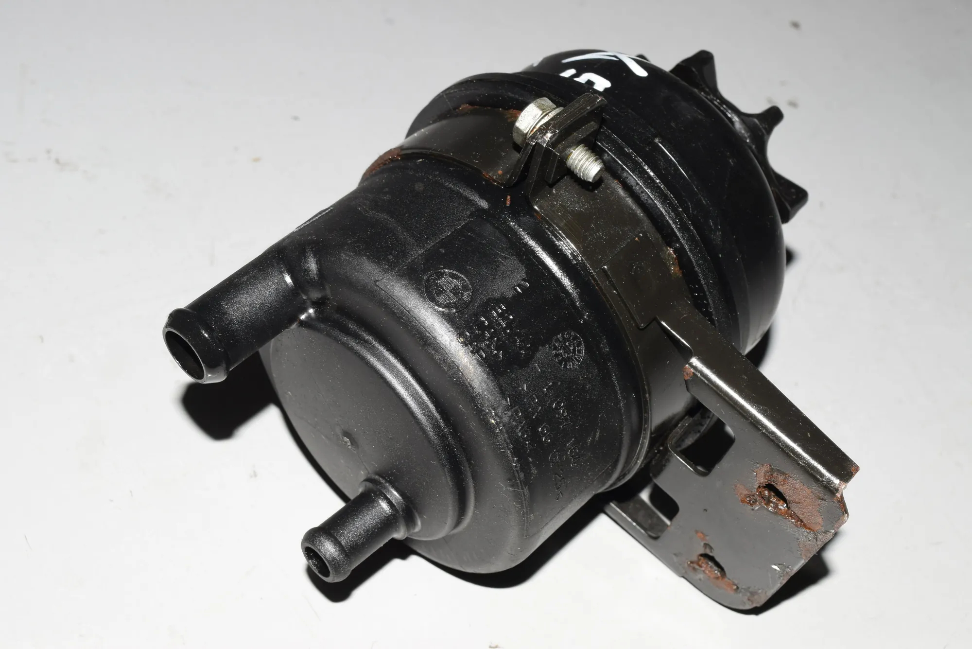 Power Steering Pump Tank – OEM 1097164 · BMW X5 (E53) BMW X5 (E53) 2002 – 3