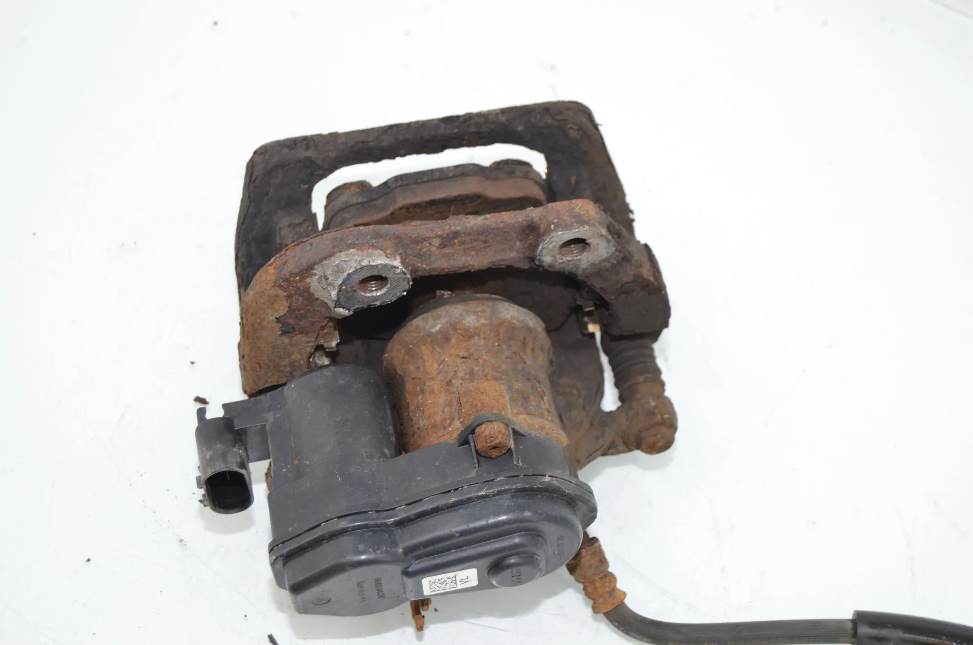 Rear Left Brake Caliper – OEM 6793047 · BMW 5 Touring (F11) 530 d xDrive 2011 – 4
