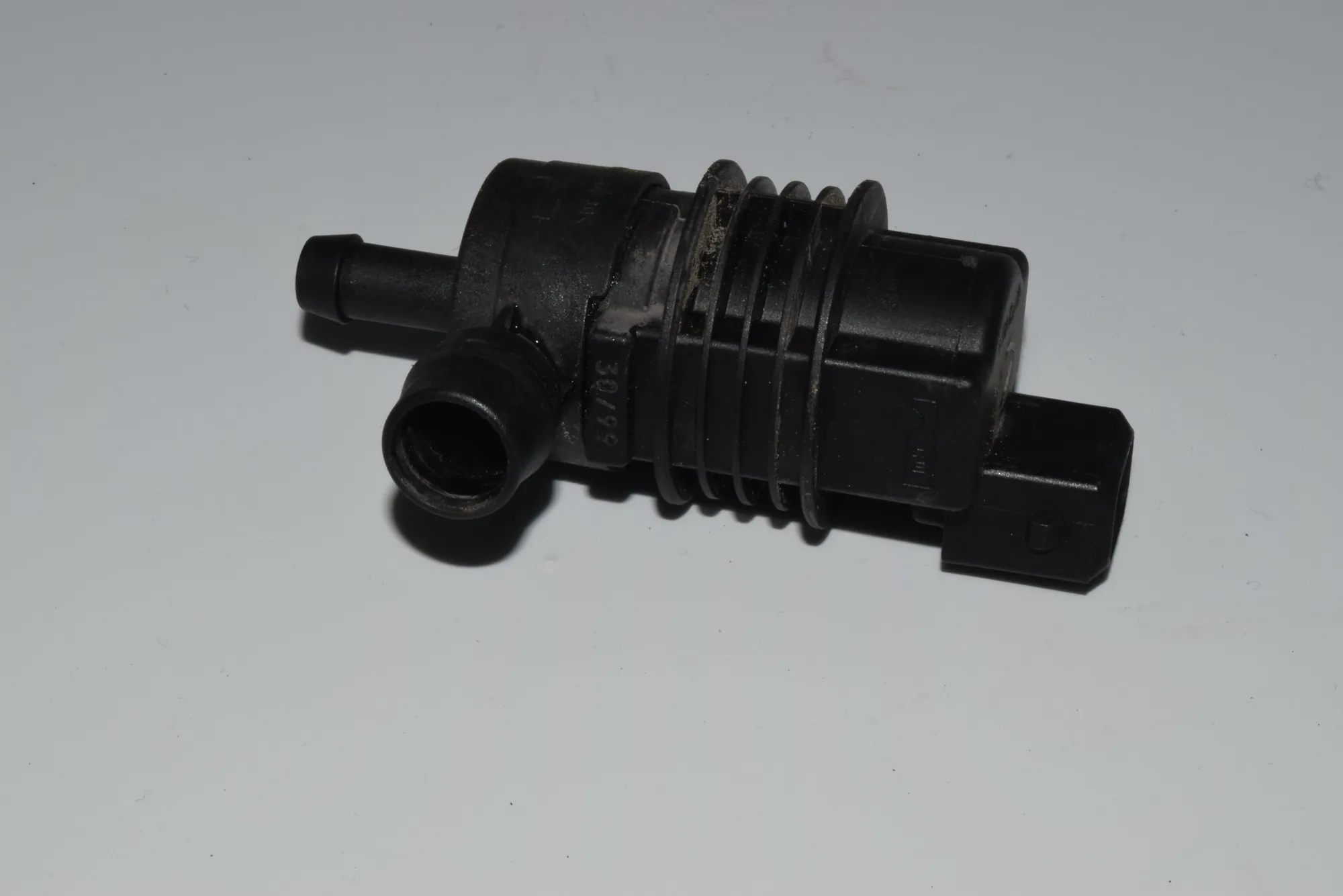 Other Engine Compartment Parts – OEM 1433602 · BMW 3 (E46) BMW 3 (E46) 2000