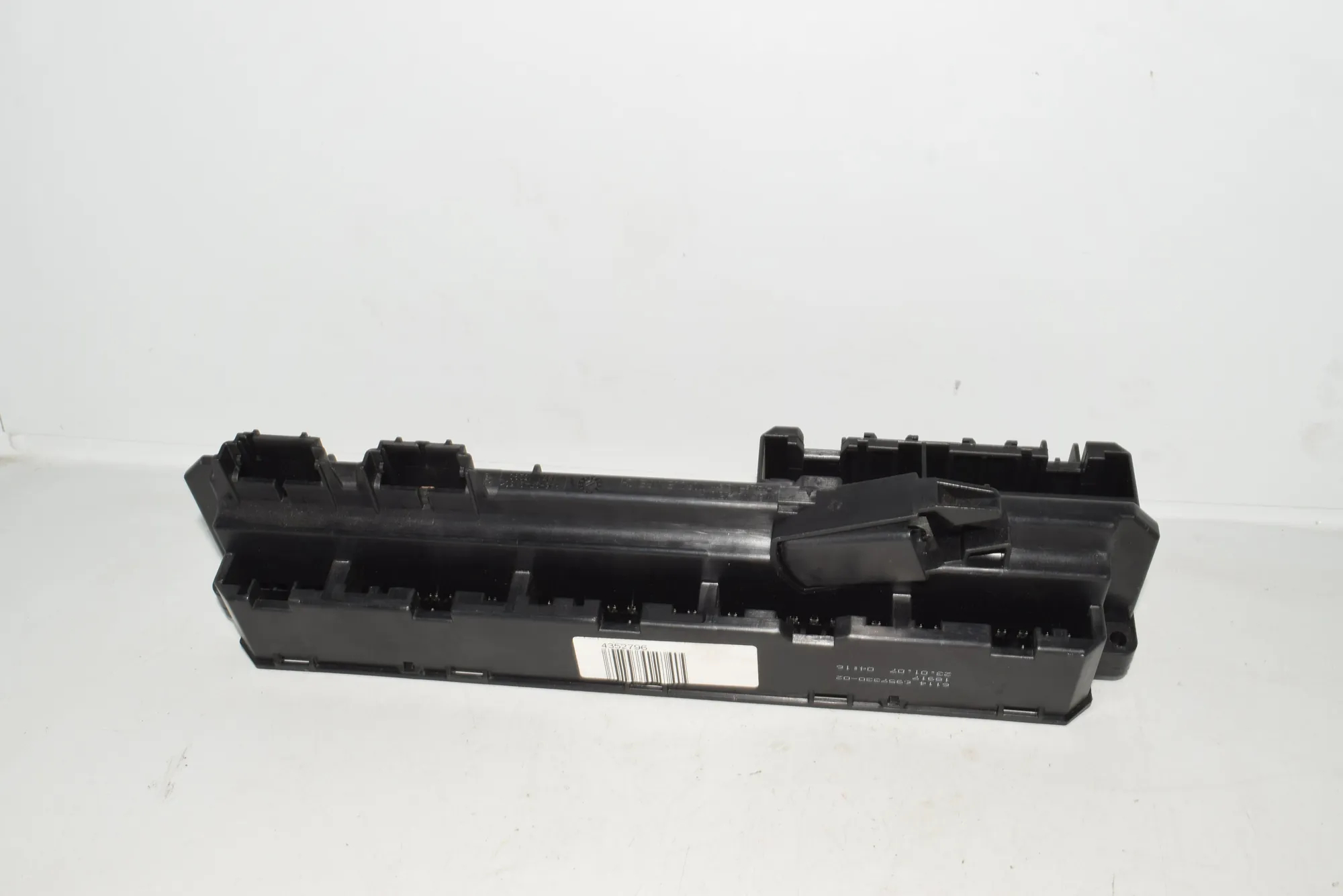 Fuse Box – OEM 6957330 · BMW 5 (E60) 520 d 2007 – 3