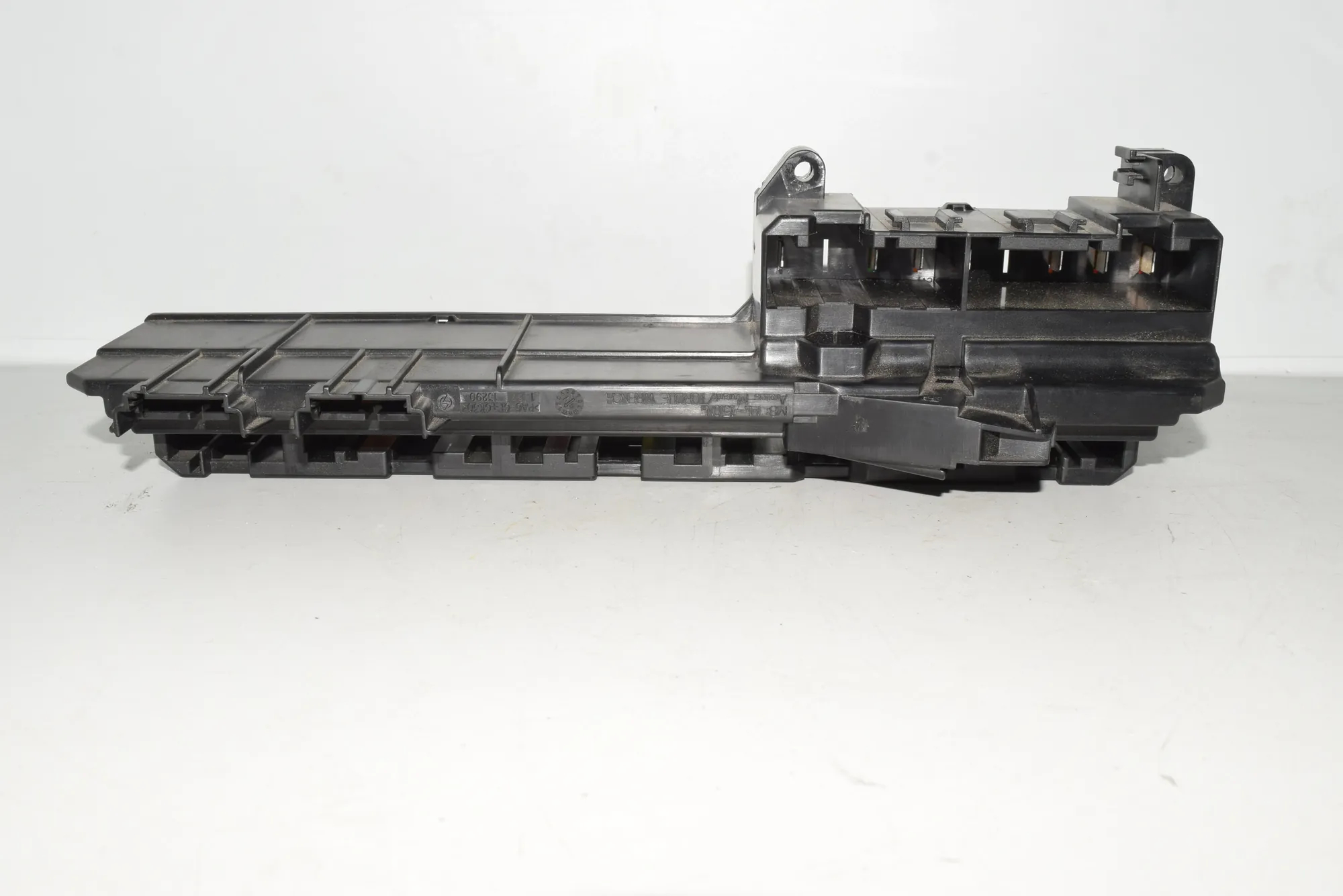 Fuse Box – OEM 6957330 · BMW 5 (E60) 520 d 2007 – 4