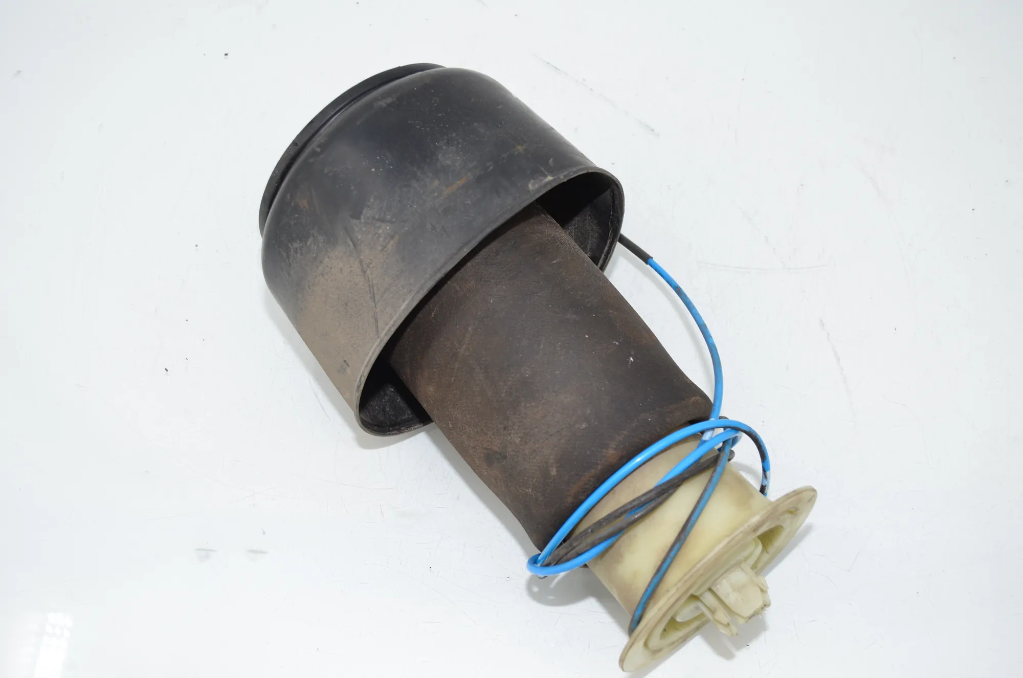 Rear Right Air Suspension Spring Bag – OEM 6784379 · BMW 5 Touring (F11) 530 d xDrive 2011 – 3