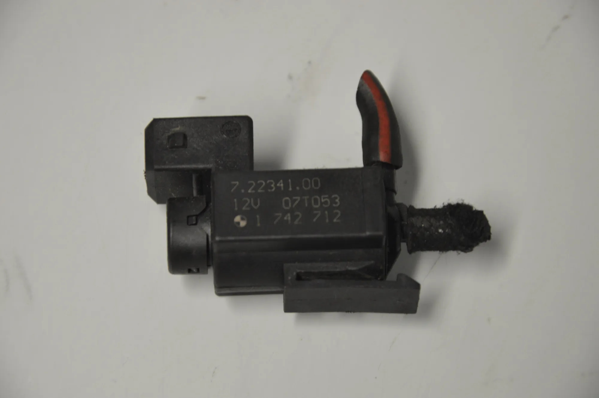 Solenoid Valve – OEM 1742712 · BMW 5 (E60) 520 d 2007 – 3