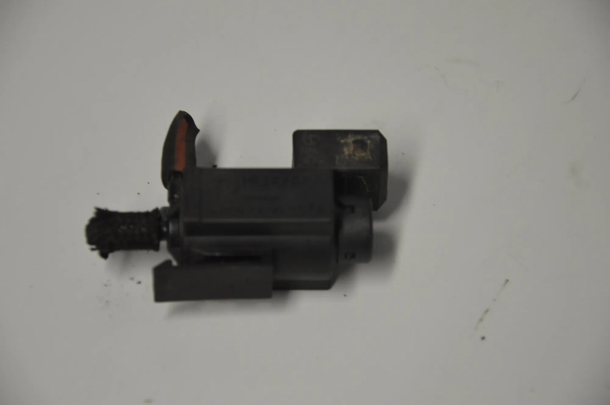 Solenoid Valve – OEM 1742712 · BMW 5 (E60) 520 d 2007 – 2