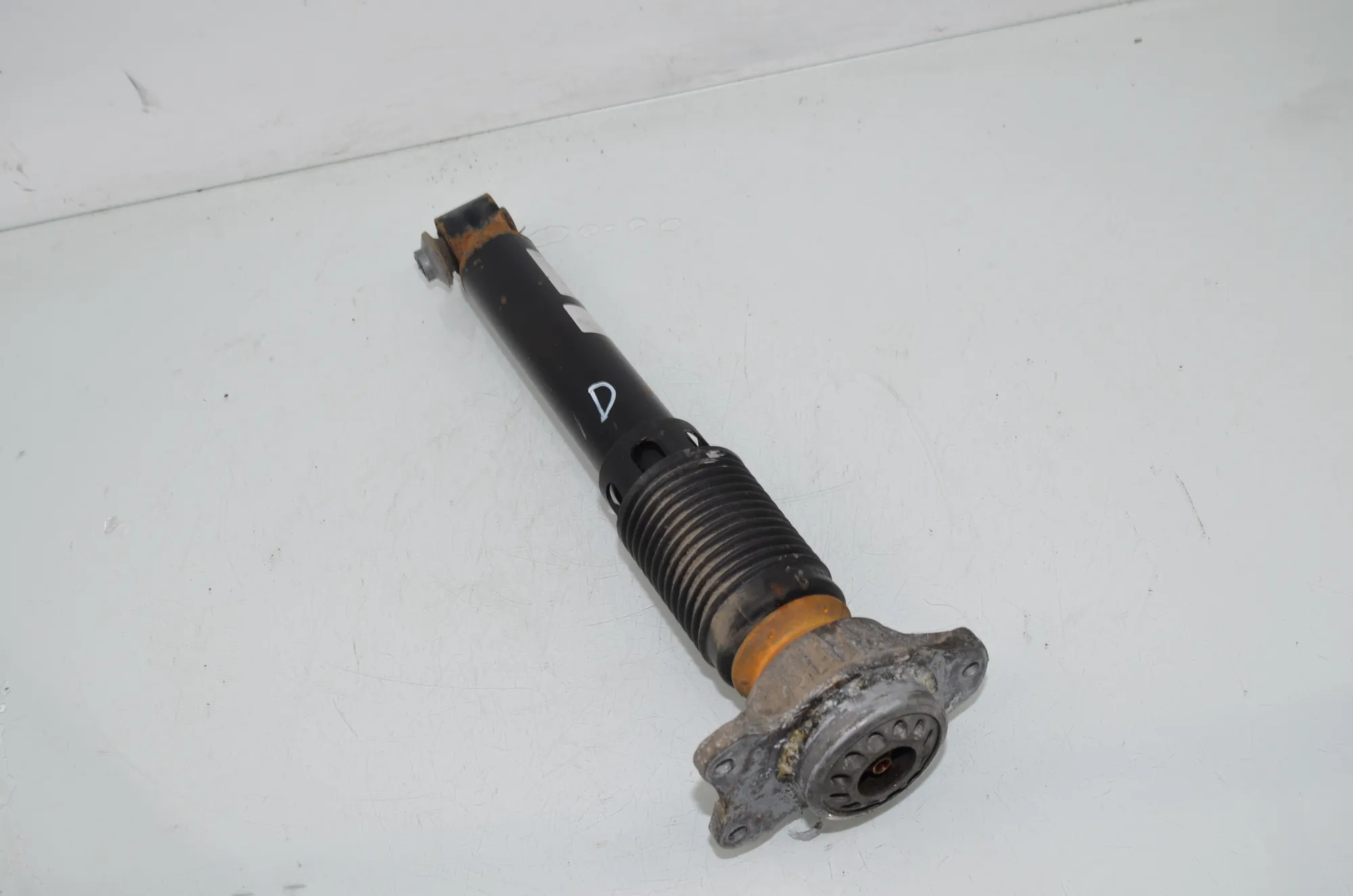 Rear Right Shock Absorber – OEM 6797772 · BMW 5 Touring (F11) 530 d xDrive 2011 – 3