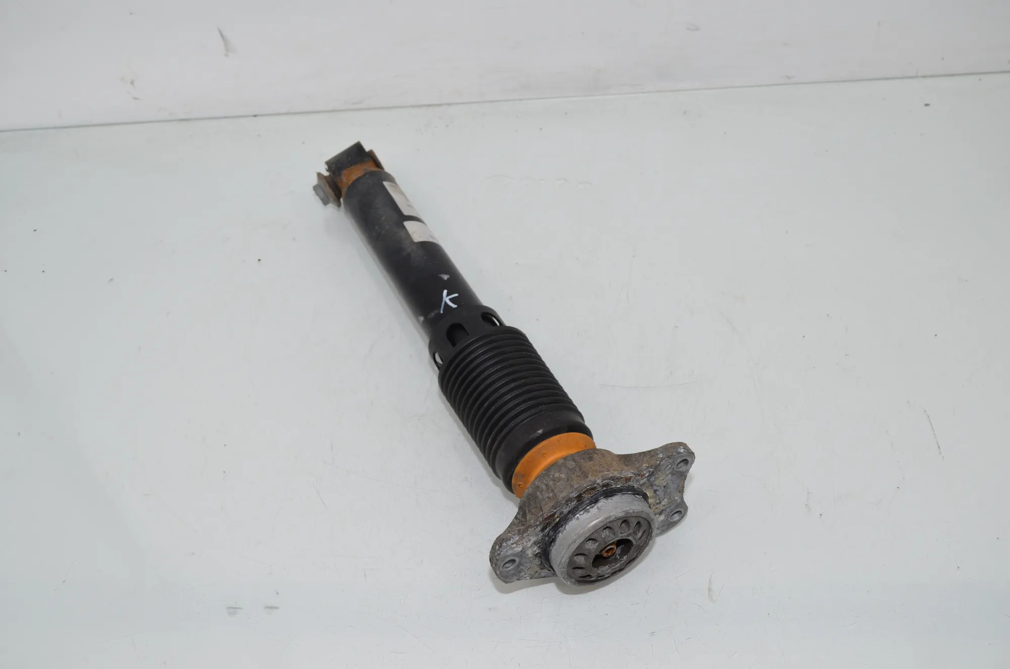 Rear Left Shock Absorber – OEM 6797772 · BMW 5 Touring (F11) 530 d xDrive 2011 – 3