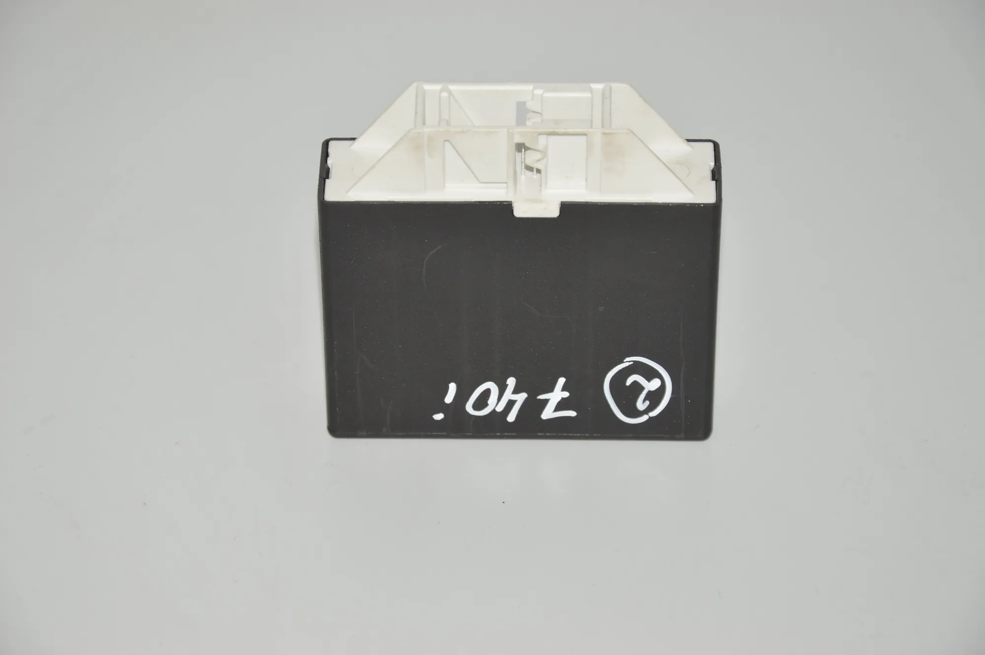 PDC Parking Sensor Control Unit – OEM 6819571 · BMW 7 (G11, G12) BMW 7 (G11, G12) 740 i, Li 2015