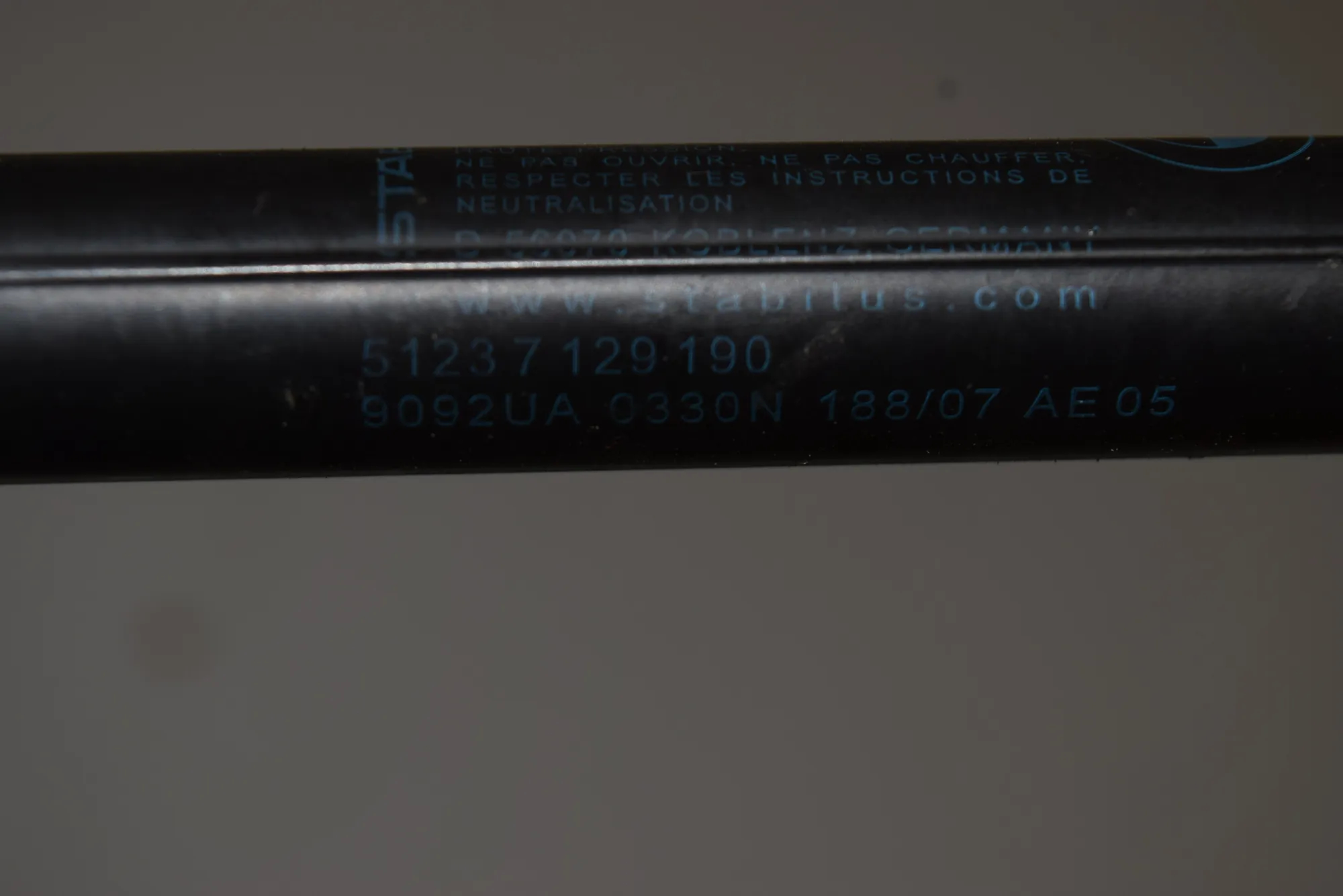 Front Left Bonnet Strut – OEM 7129190 · BMW 3 Coupe (E92) 335 i 2007 – 2