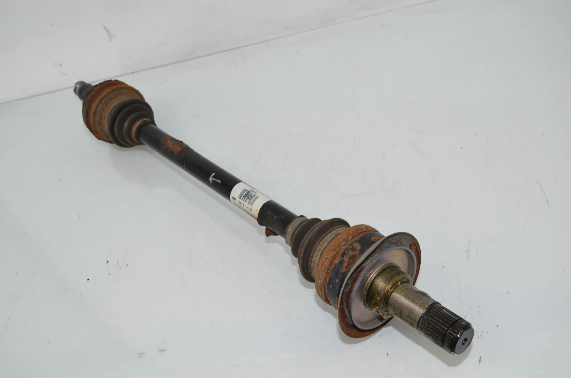 Rear Left Driveshaft – OEM 7581017 · BMW 5 Touring (F11) 530 d xDrive 2011 – 2