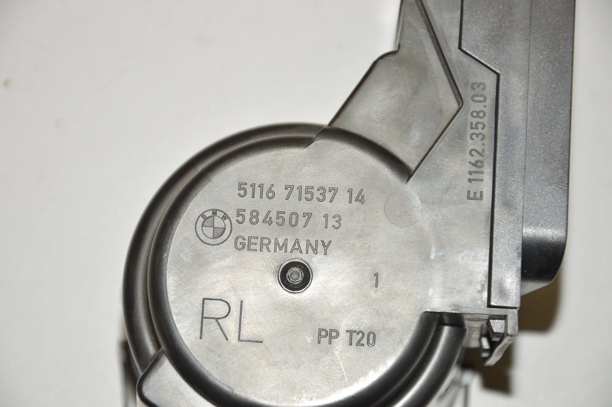 Cup Holder – OEM 7153714 · BMW 3 Coupe (E92) 335 i 2007 – 4