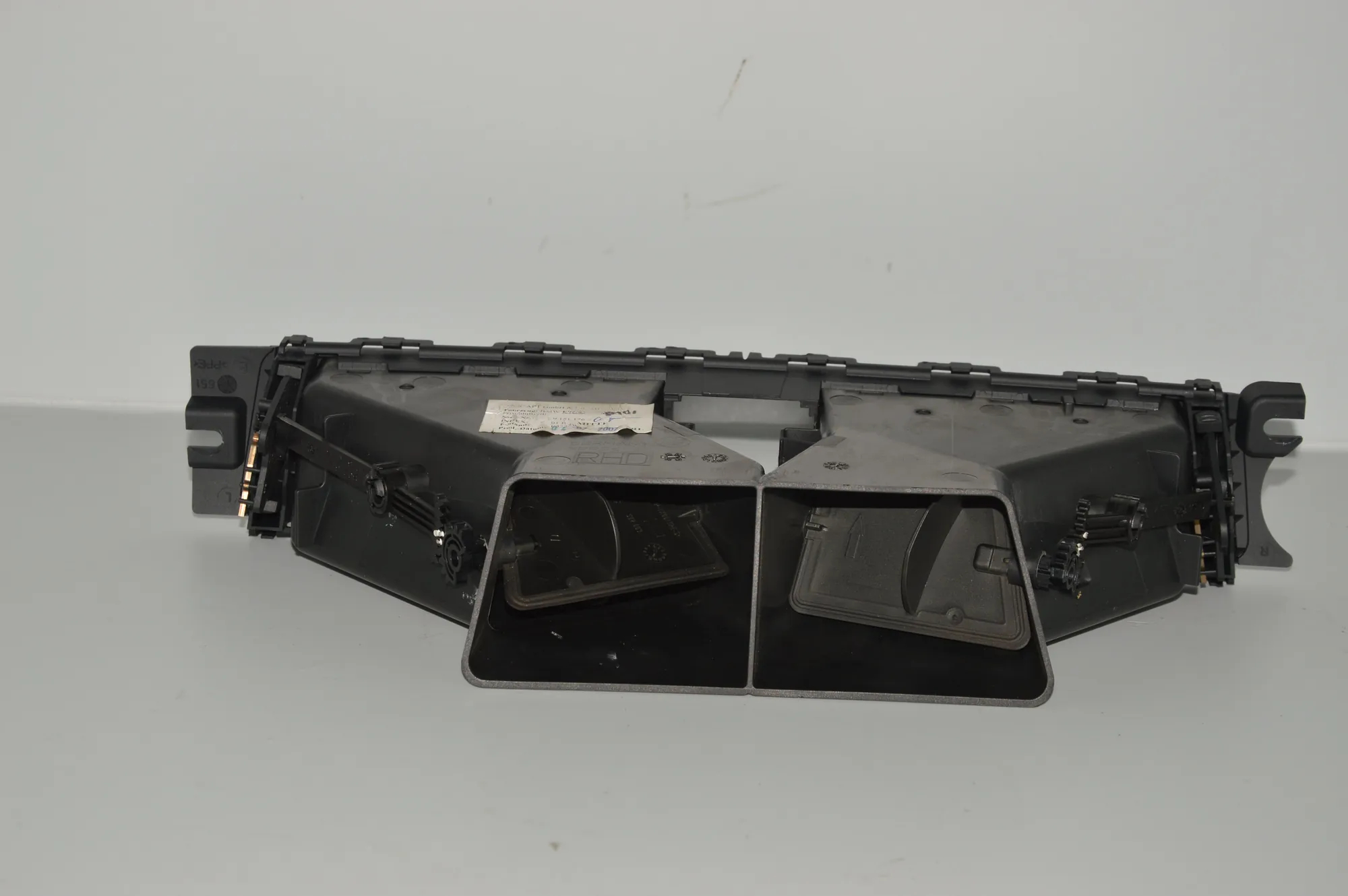 Dashboard Air Vents – OEM 9151176 · BMW 3 Coupe (E92) 335 i 2007 – 2