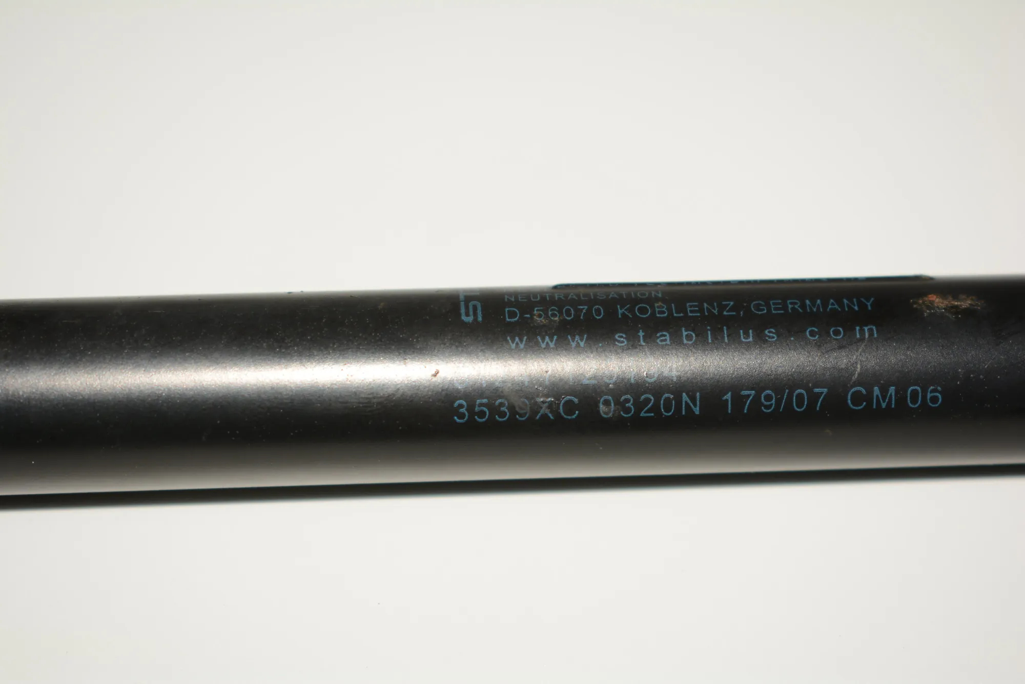 Right Side Tailgate Gas Strut – OEM 7129194 · BMW 3 Coupe (E92) 335 i 2007 – 5