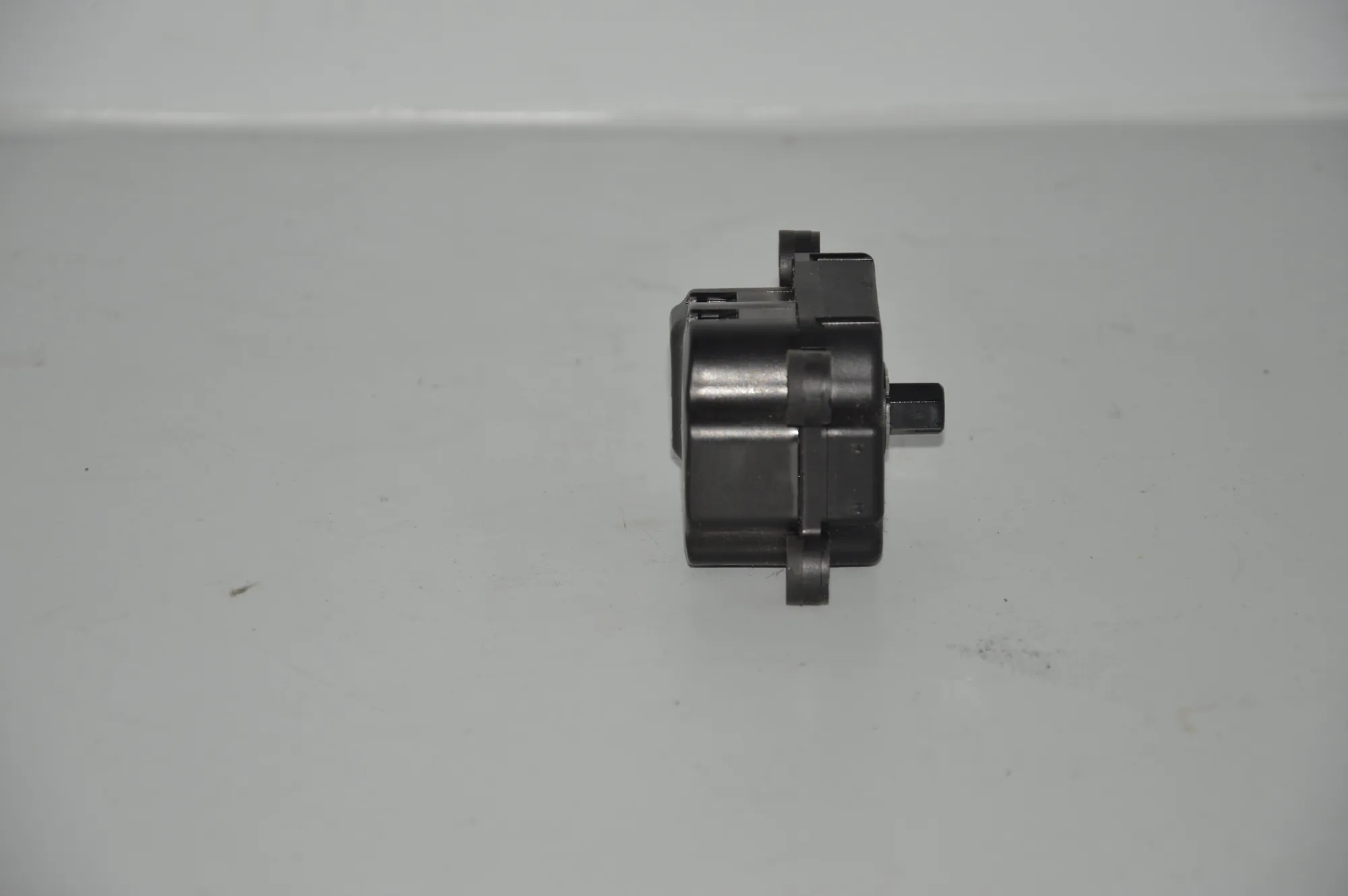 Other Control Units – OEM 41047324 · BMW 3 (E90) BMW 3 (E90) 2006 – 2