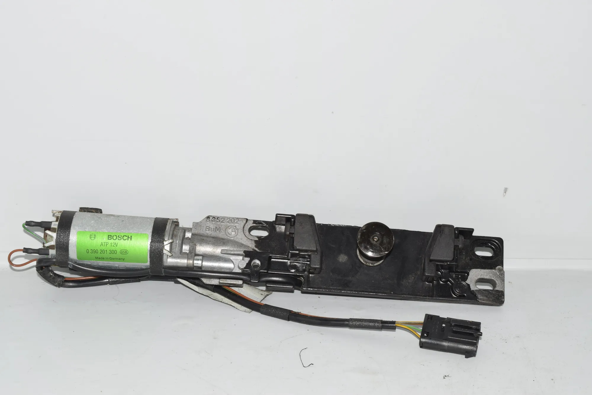 Tailgate Boot Lock – OEM 8352202 · BMW 7 (E38) 728 i, iL 2000