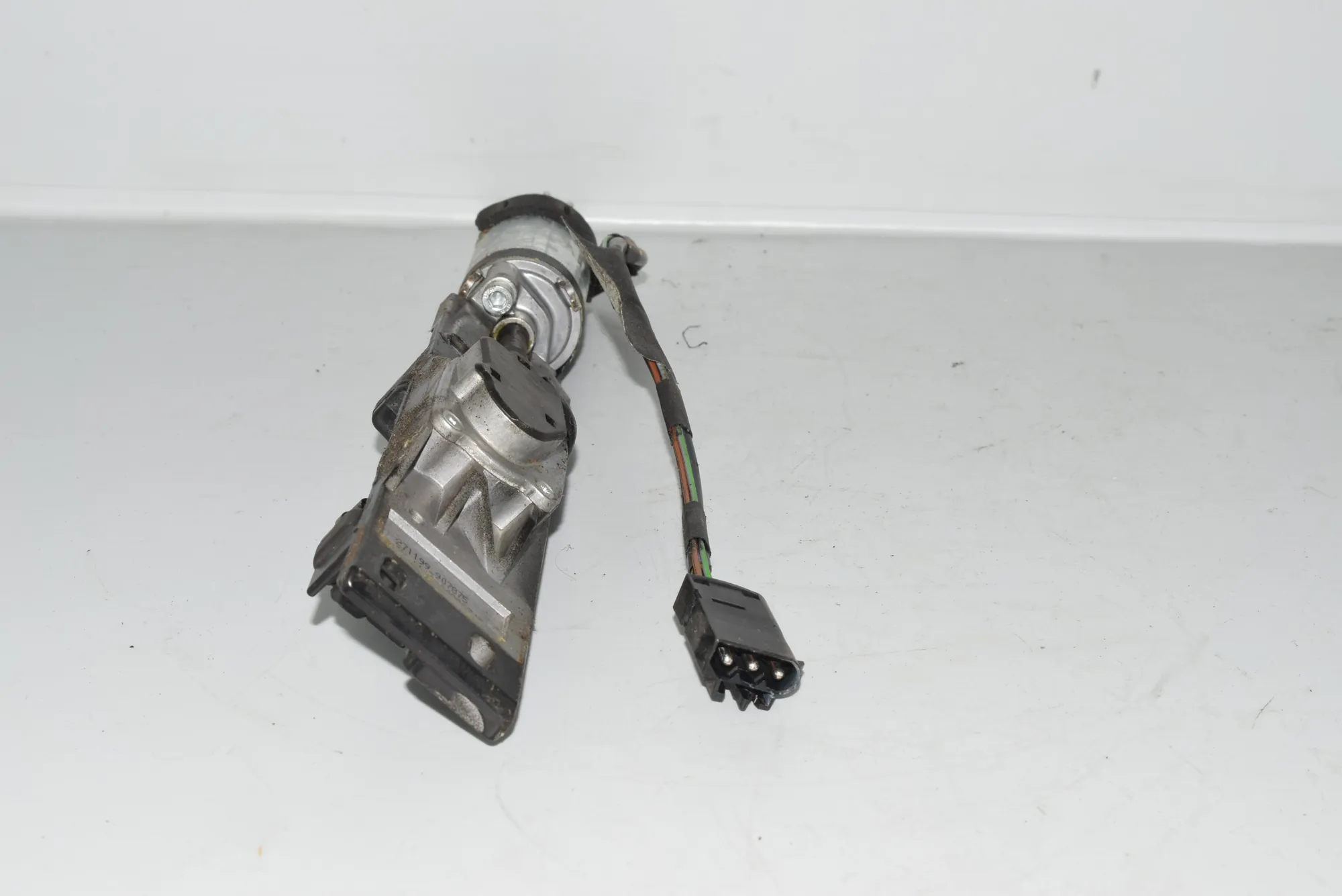 Tailgate Boot Lock – OEM 8352202 · BMW 7 (E38) 728 i, iL 2000 – 5