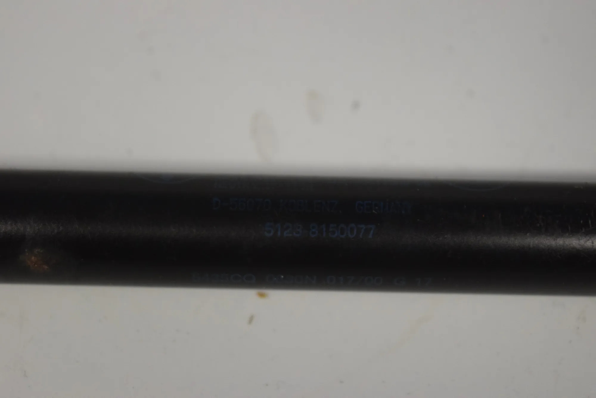 Front Right Bonnet Strut – OEM 8150077 · BMW 7 (E38) 728 i, iL 2000 – 5