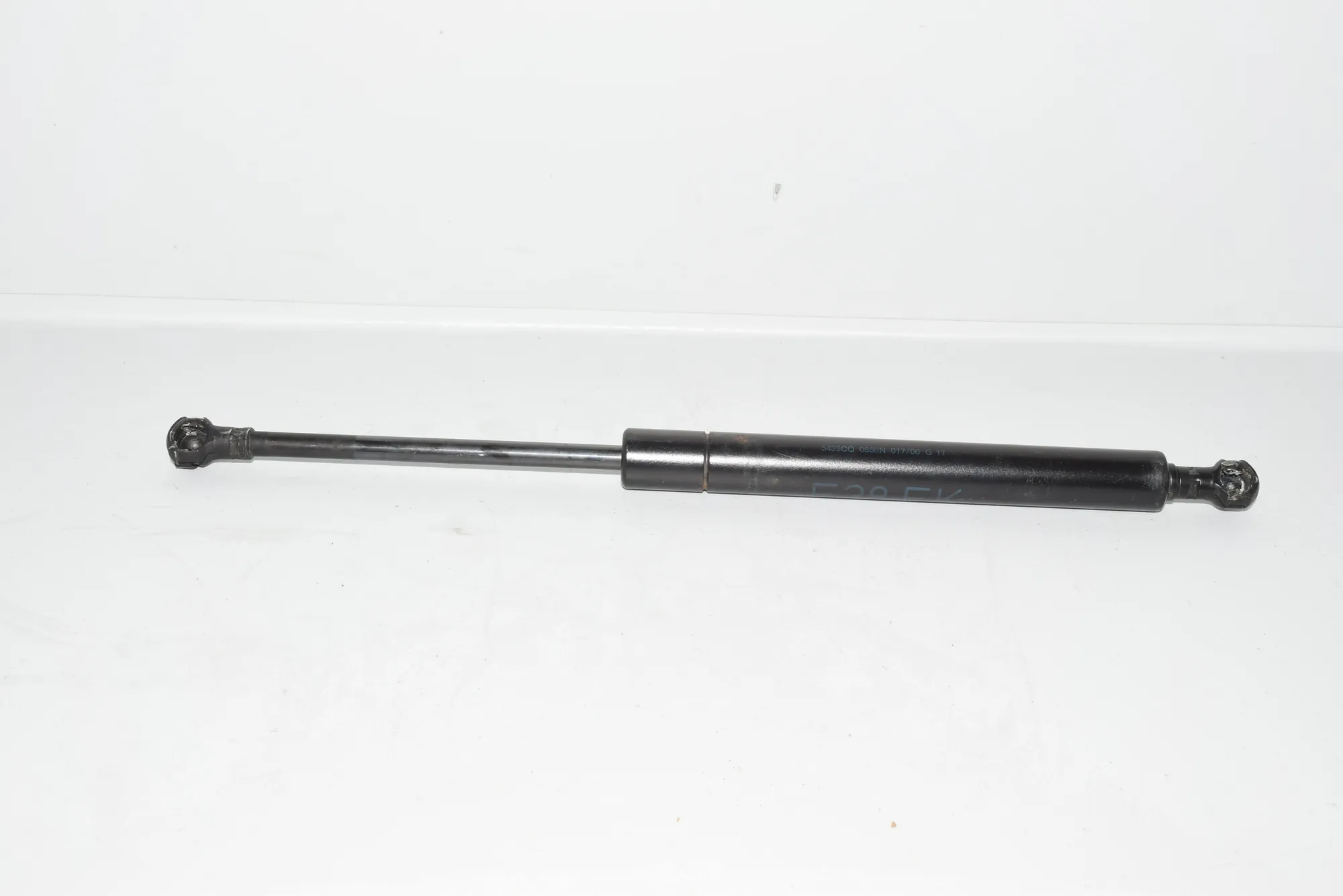 Front Right Bonnet Strut – OEM 8150077 · BMW 7 (E38) 728 i, iL 2000